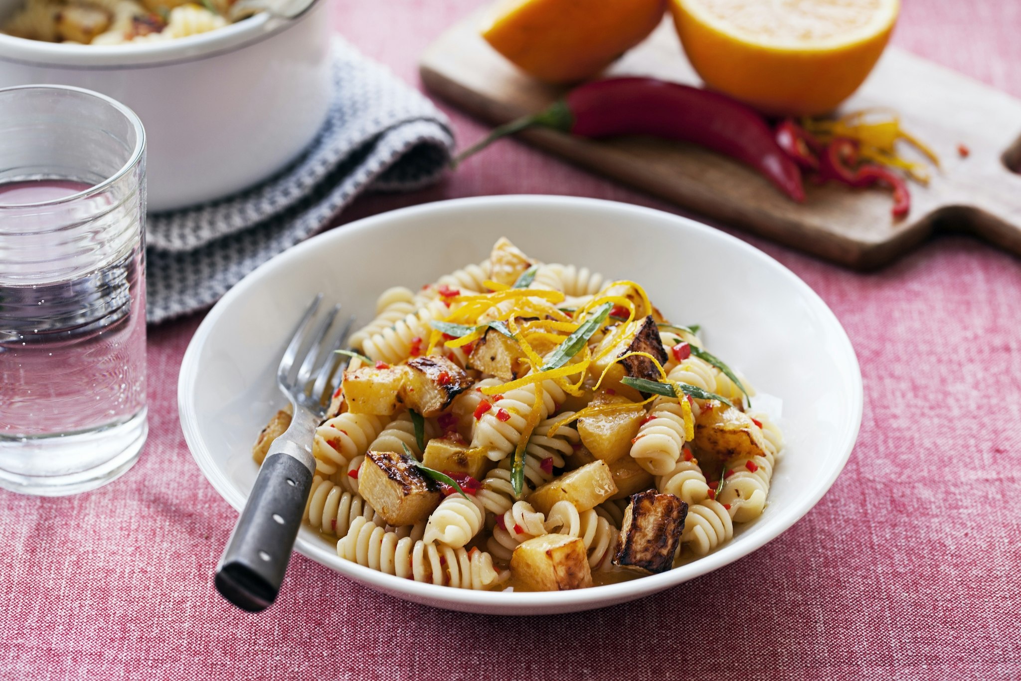 Pasta med rostad kålrot och apelsin