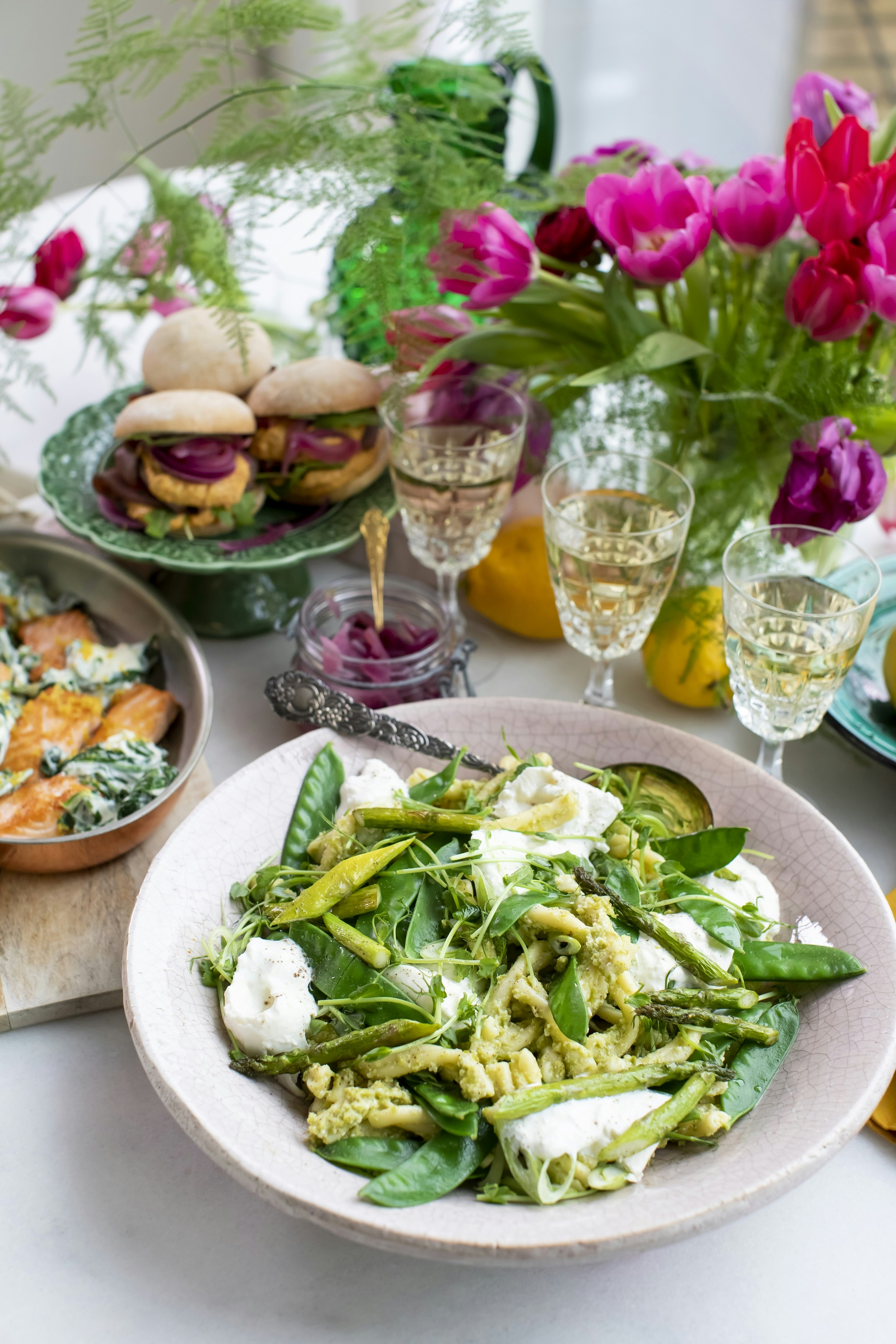 Pastasallad med ärtpesto och sparris