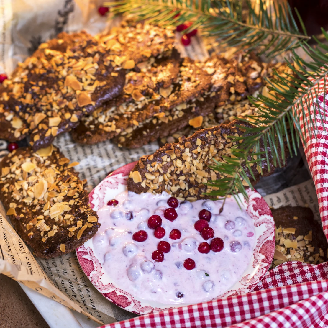 Beppa Rakko Pepparkakor med nötter och lingondippa