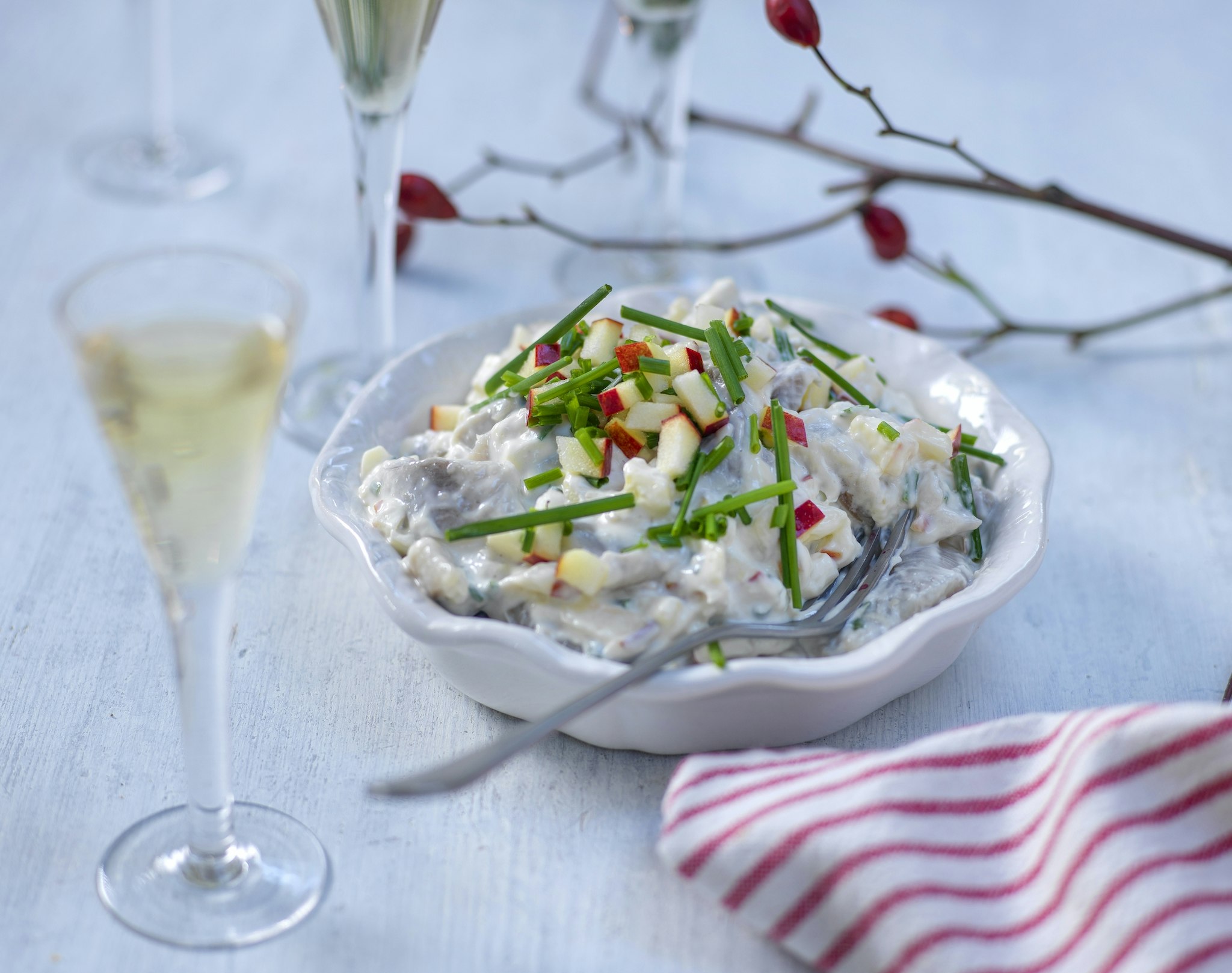 Pepparrotssill med äpple och gräslök