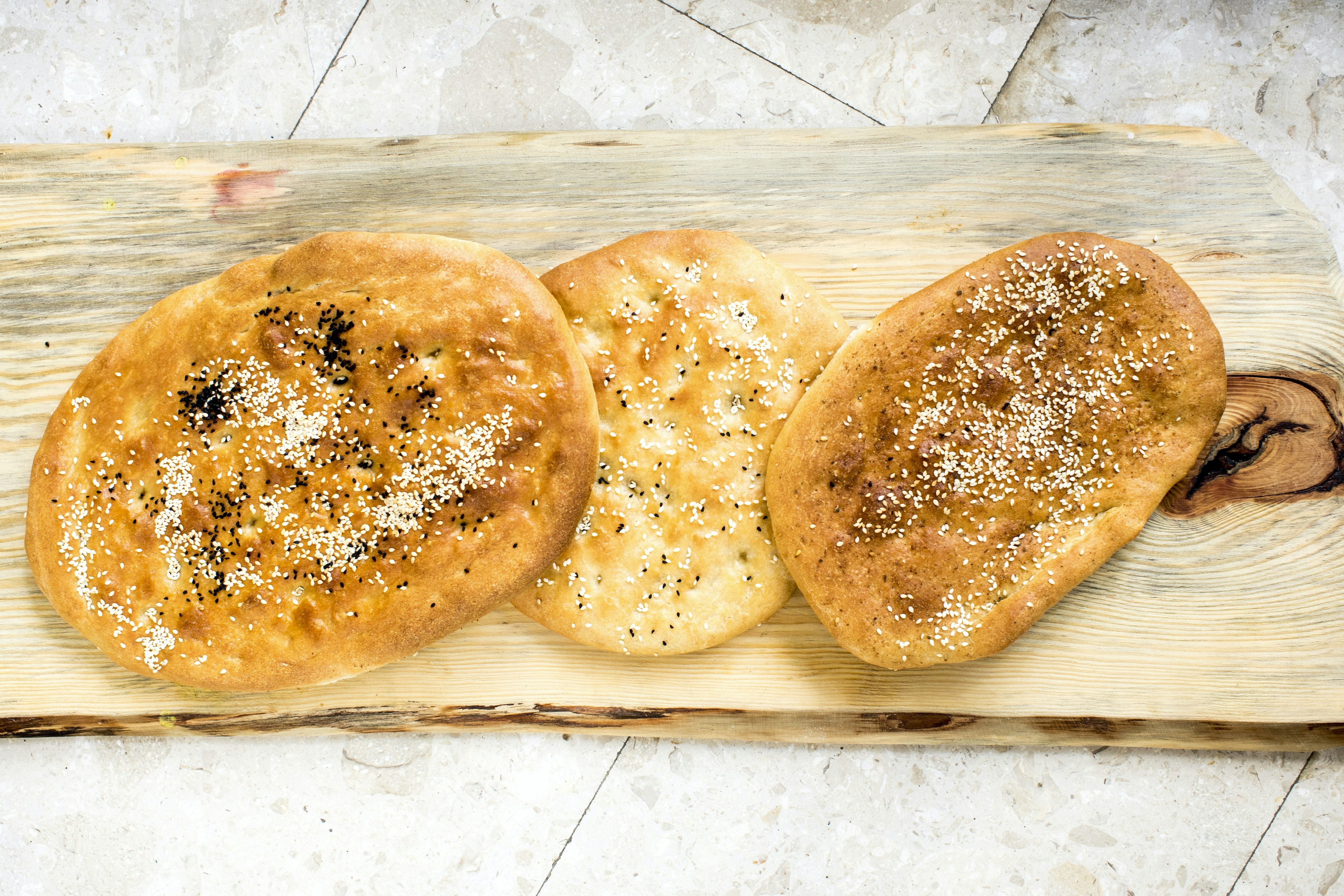 Pitabröd med sesamfrön och flingsalt