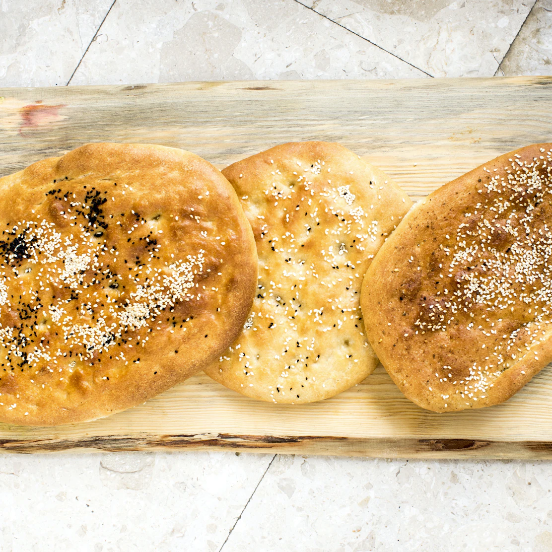 Pitabröd med sesamfrön och flingsalt
