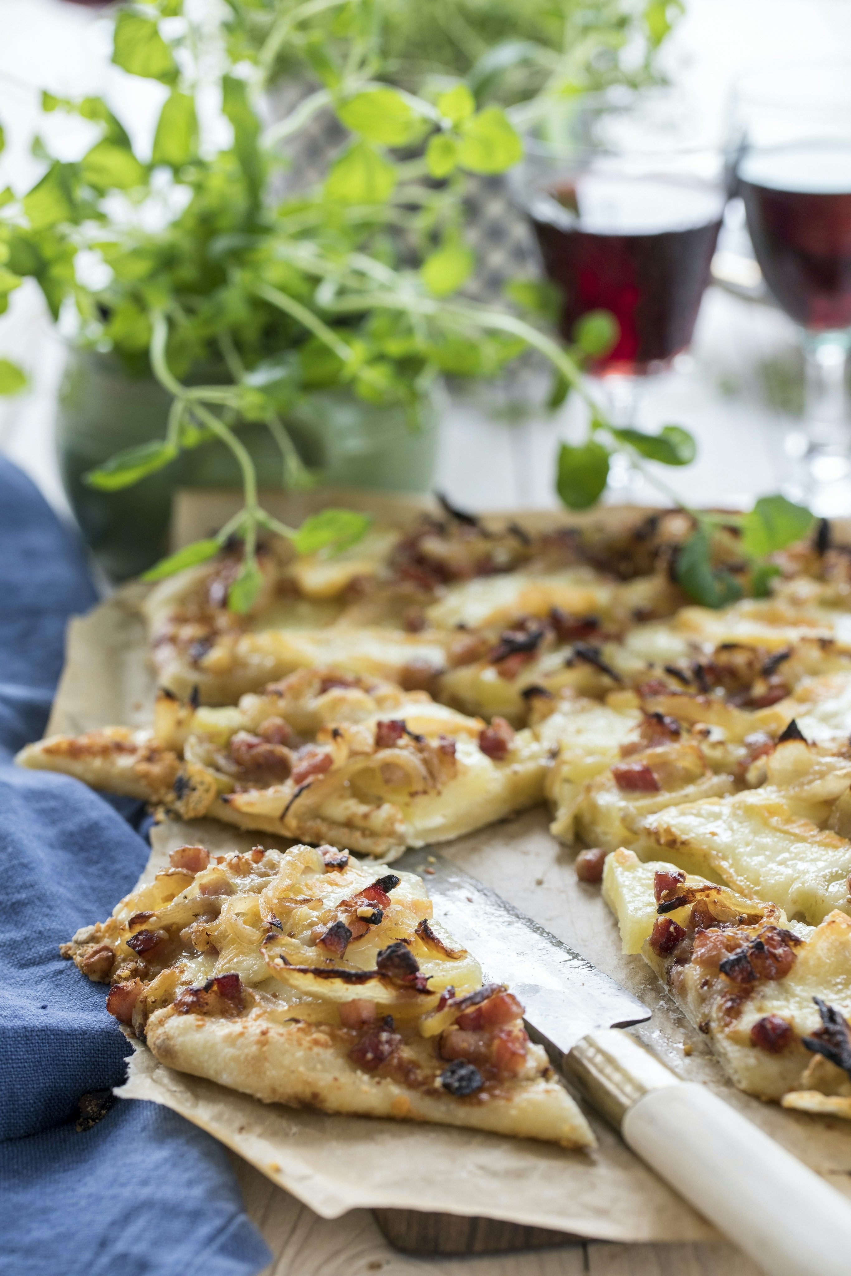 Pizza bianco med sidfläsk och potatis