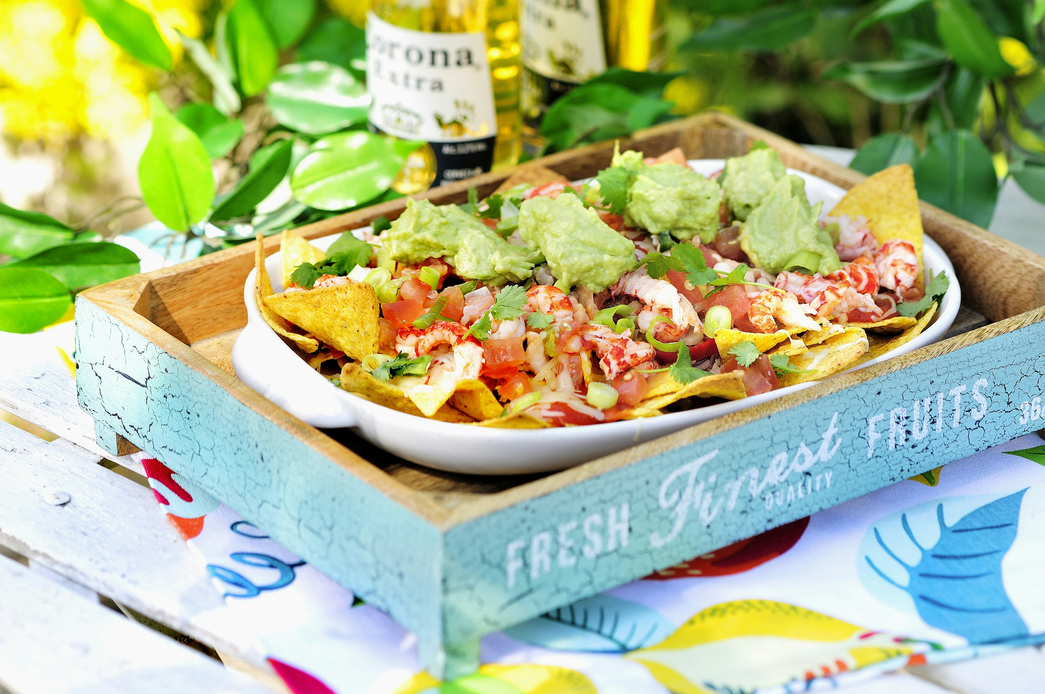 Plock med majschips, kräftstjärtar och guacamole