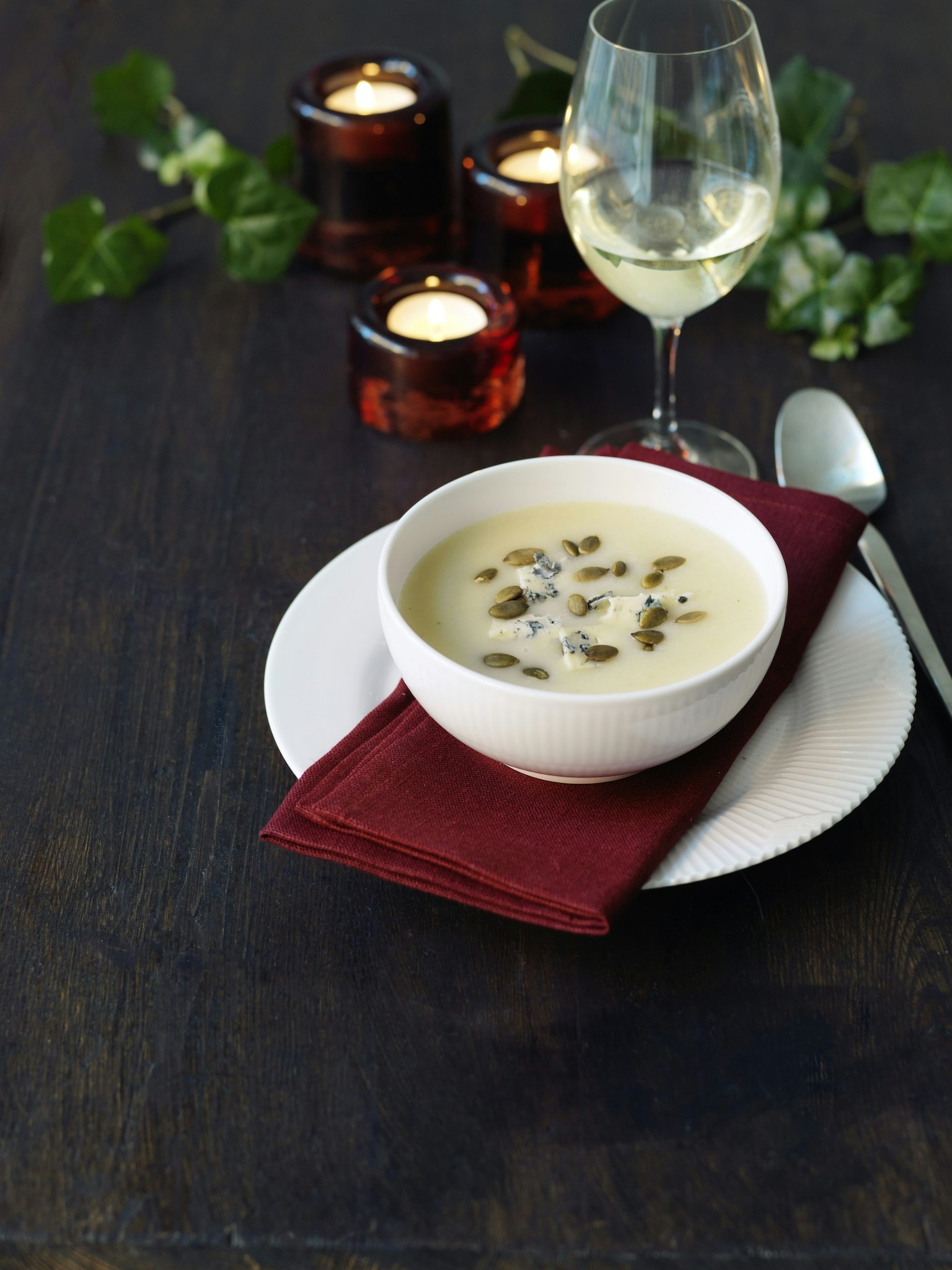 Potatis- och rotsellerisoppa med ädelost