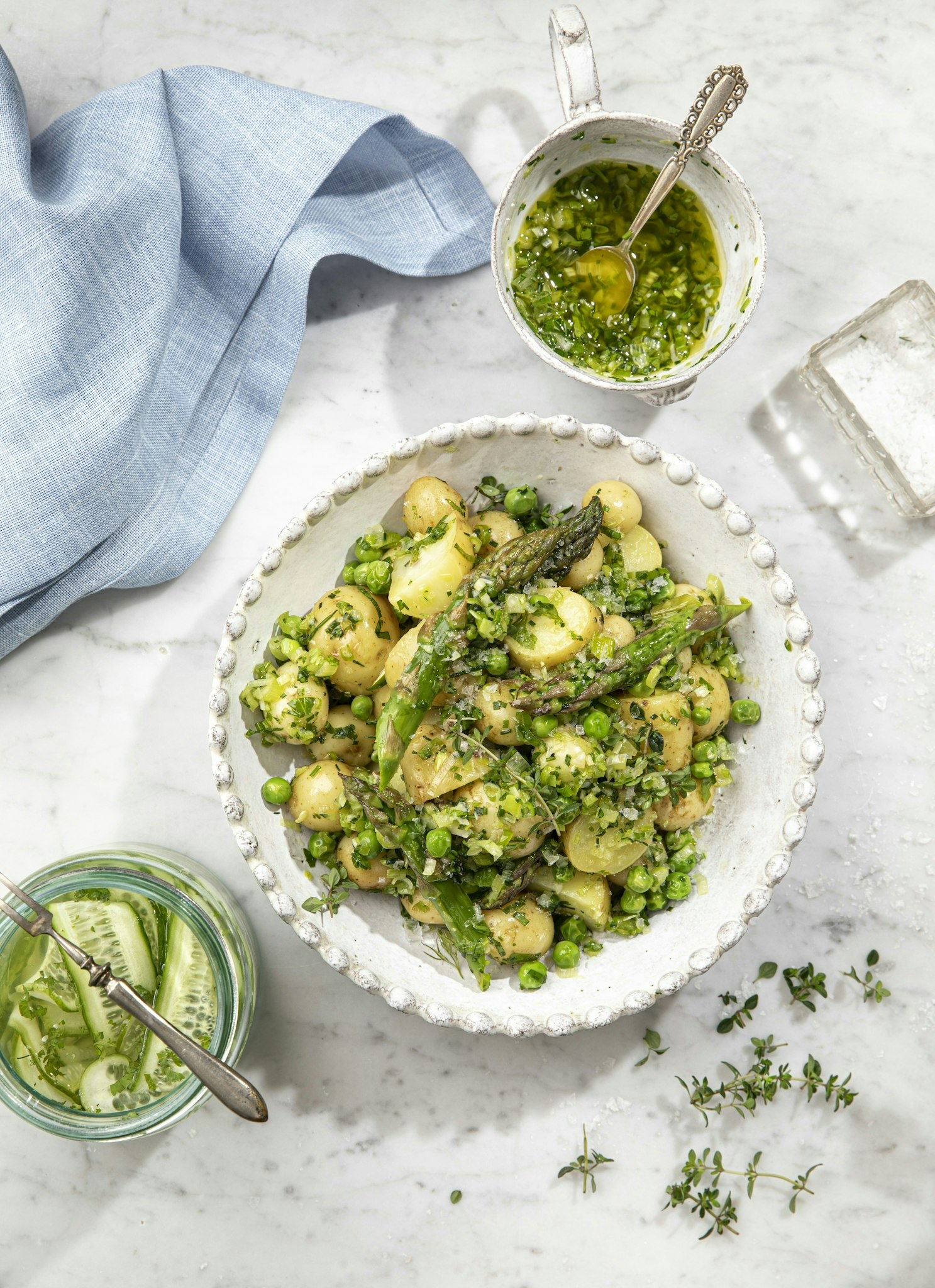Potatissallad med sparris och salladslökssalsa