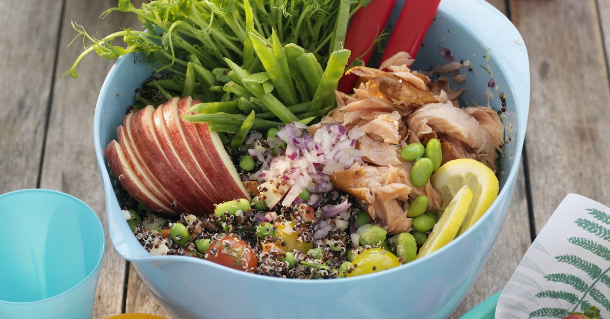 Quinoasallad Med Varmrokt Lax