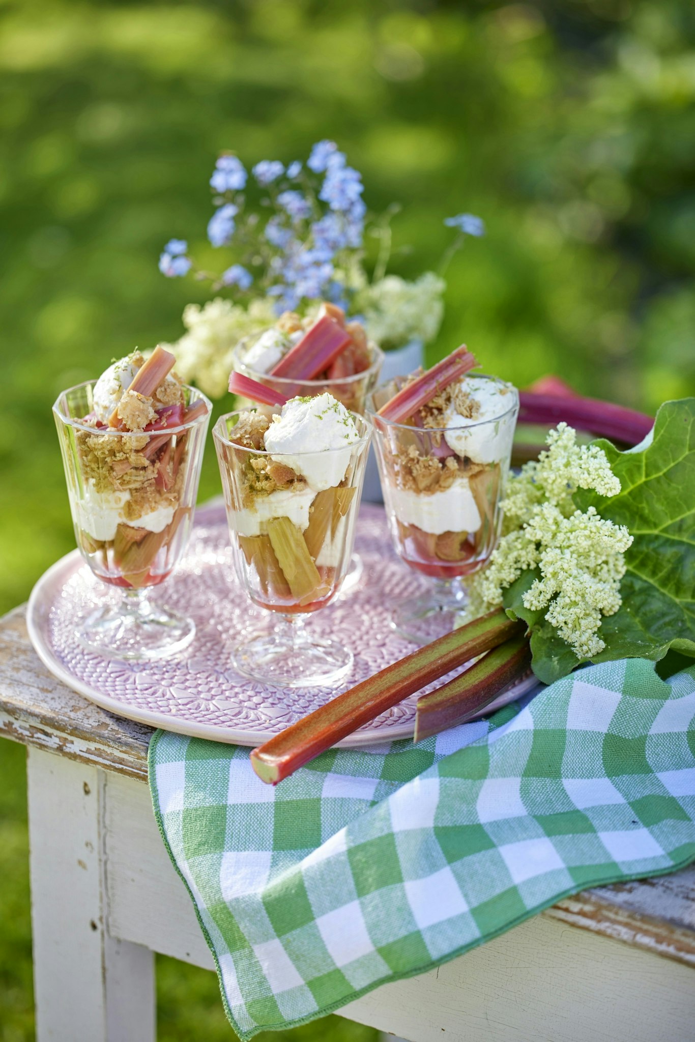 Rabarberdessert i glas