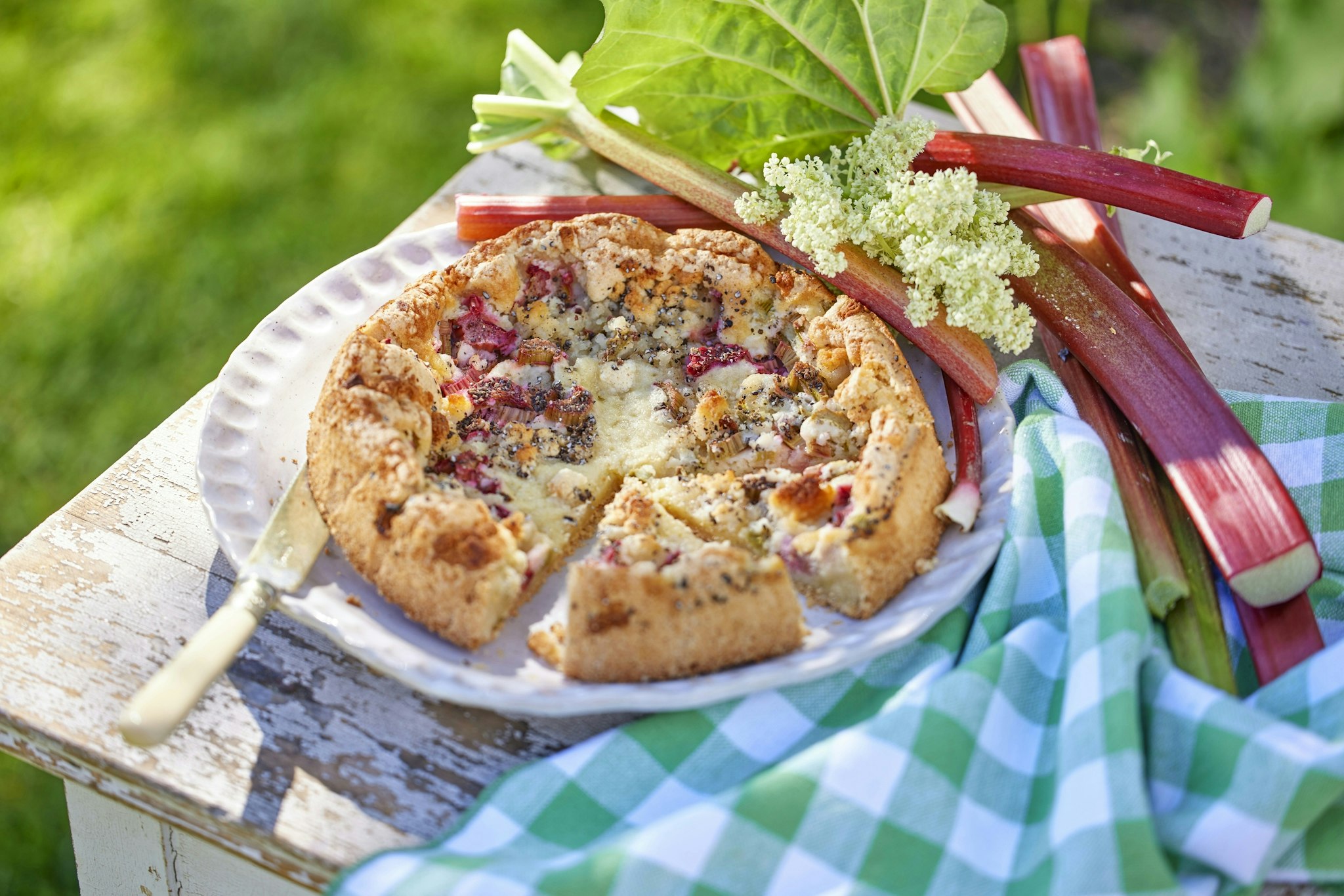 Rabarberkaka med kardemumma