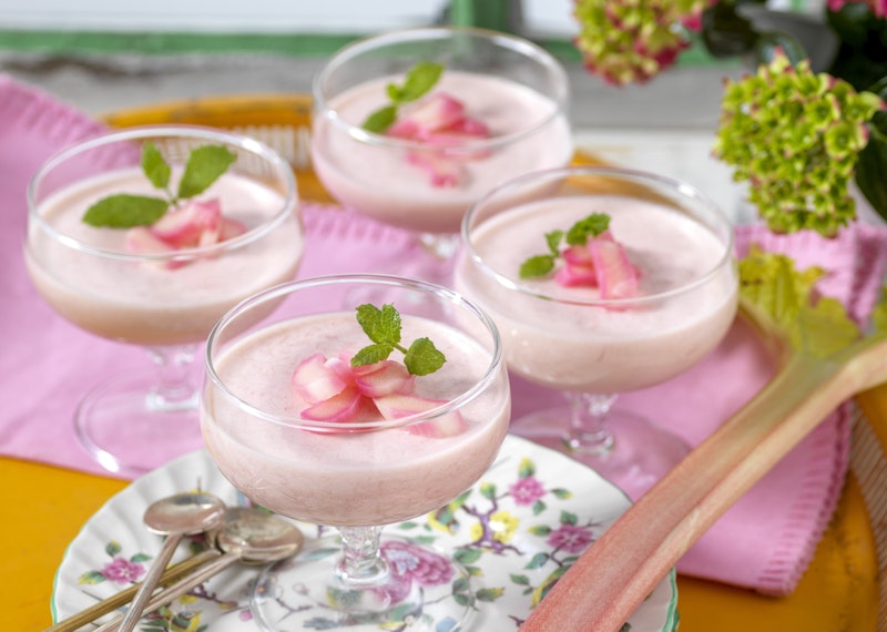 vit choklad dessert i glas