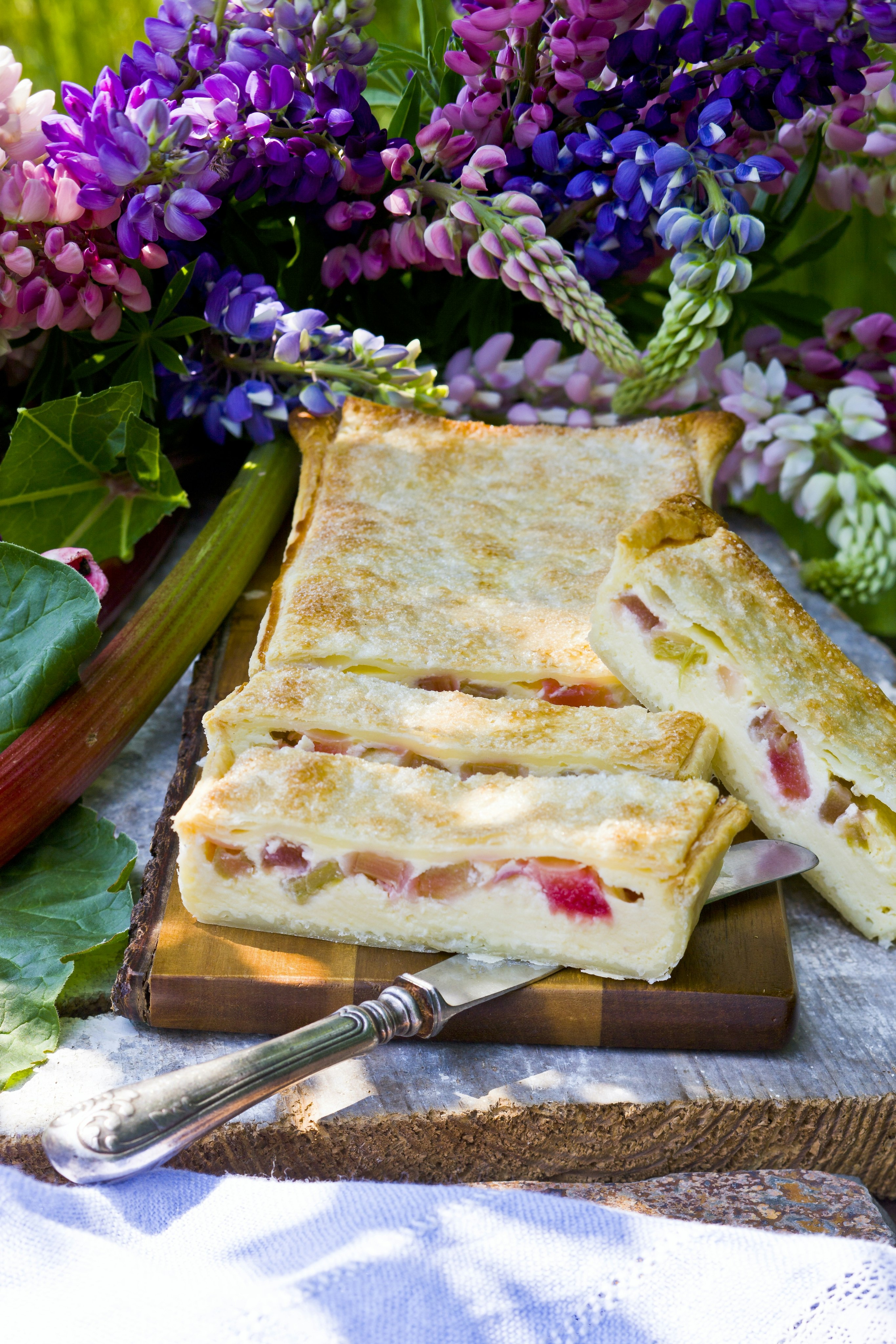 Rabarberlängd med cheesecakefyllning