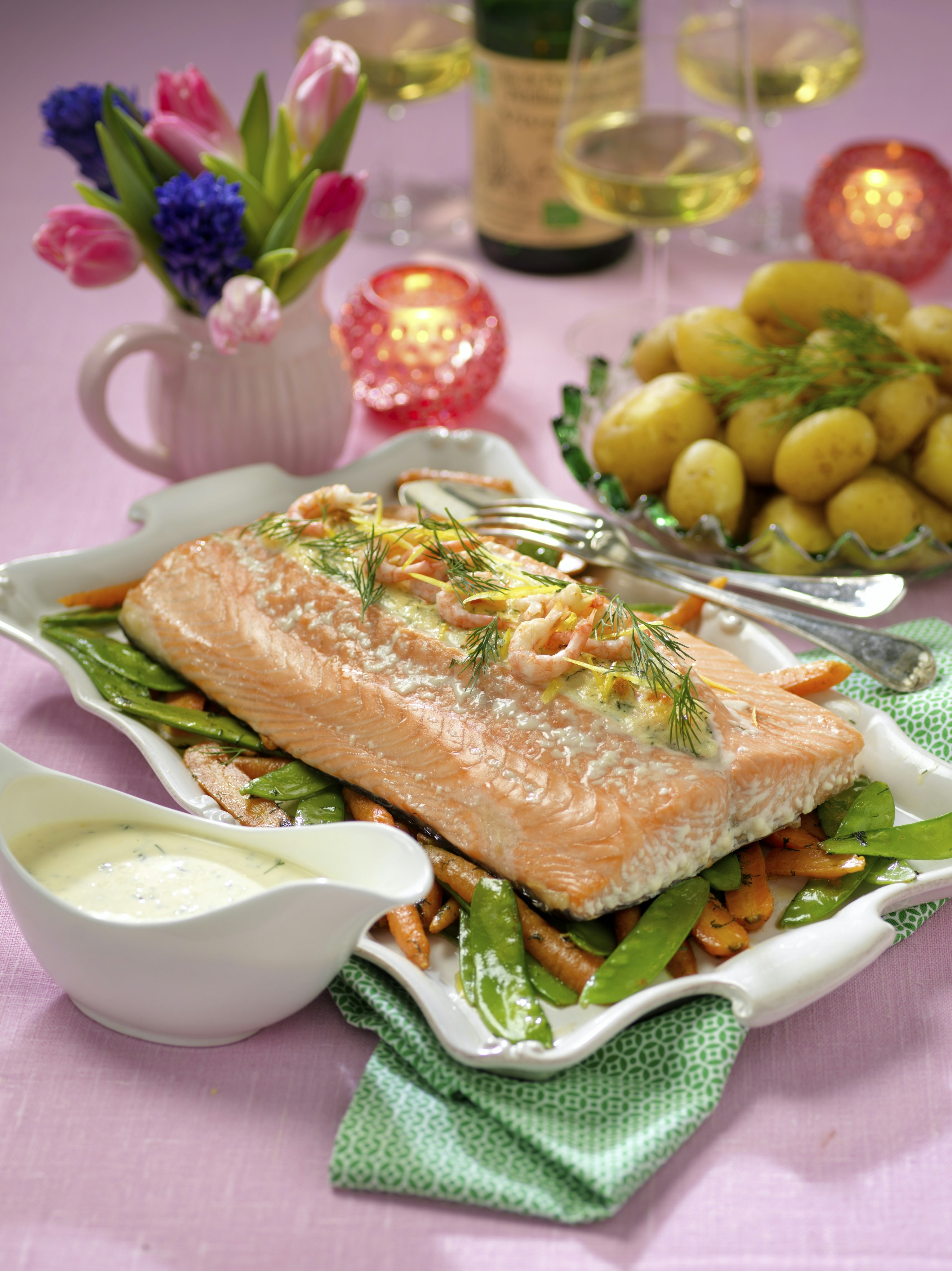 Räkfylld laxsida med dillsås