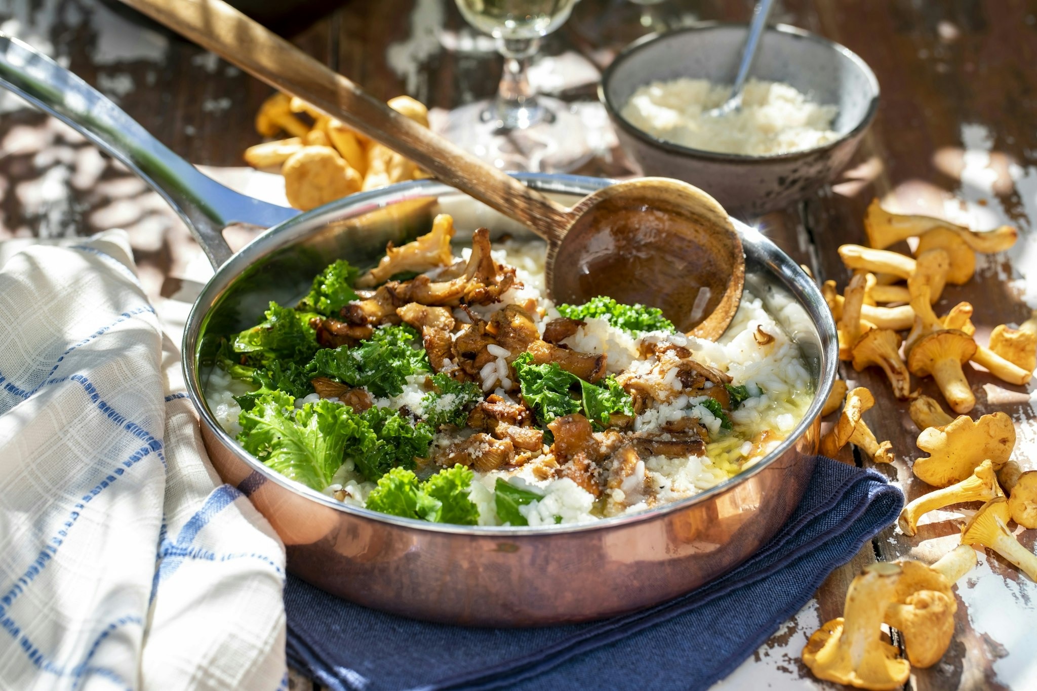 Risotto på gula kantareller och grönkål