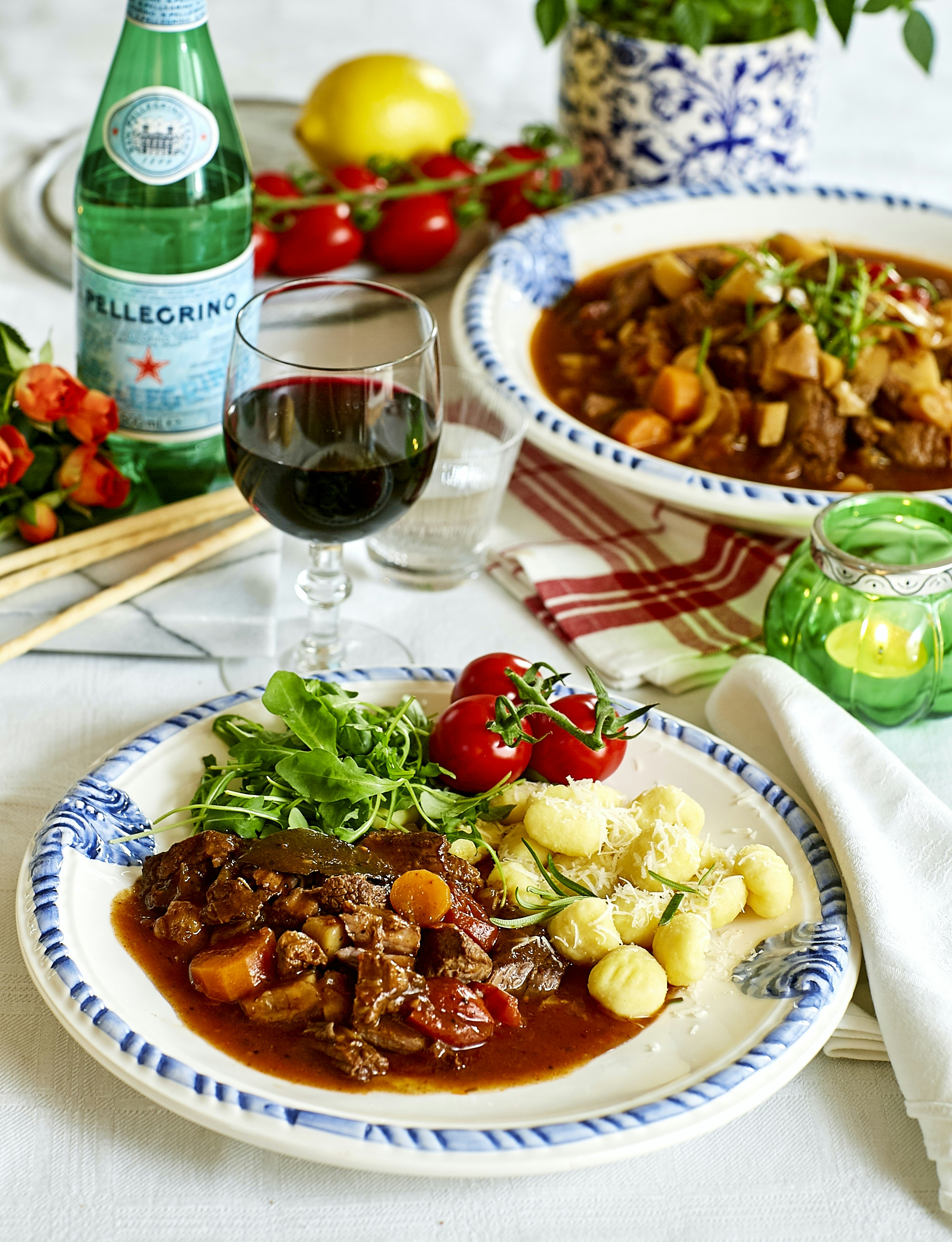 Rödvinskokt högrev med gnocchi