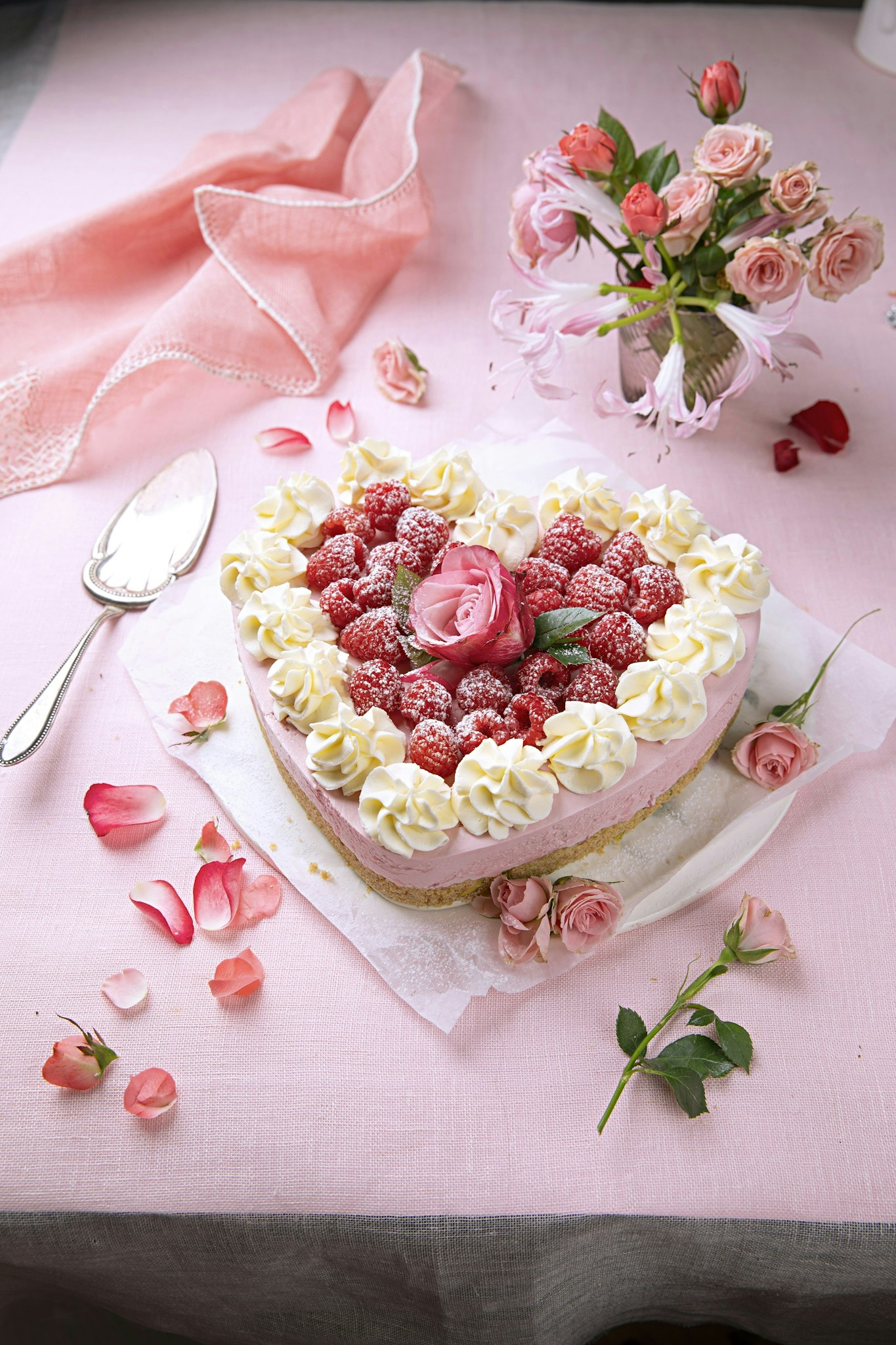 Rosa cheesecake med hallon & vit choklad