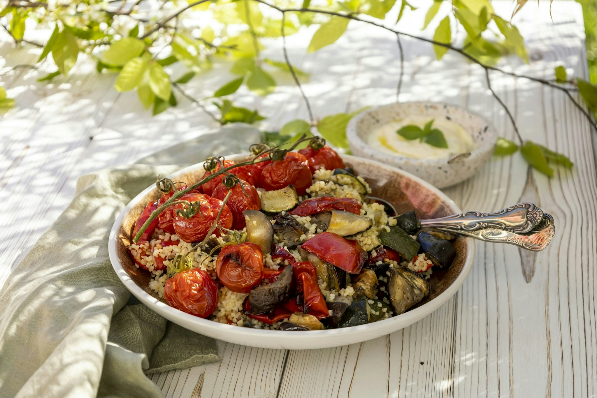 Rostad grönsakssallad med parmesandressing