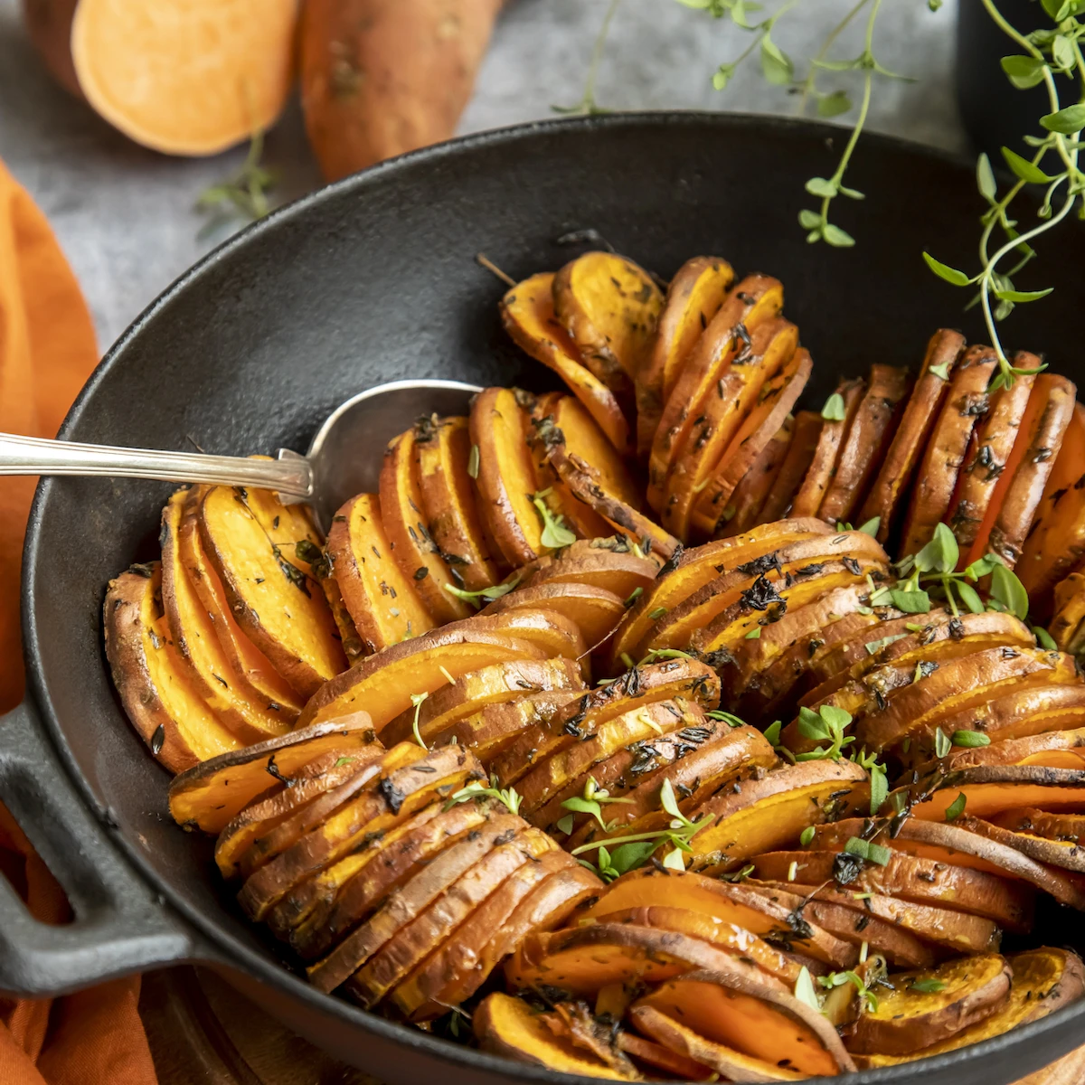 Sötpotatis Rå Rostad sötpotatis med vitlök, smör och timjan