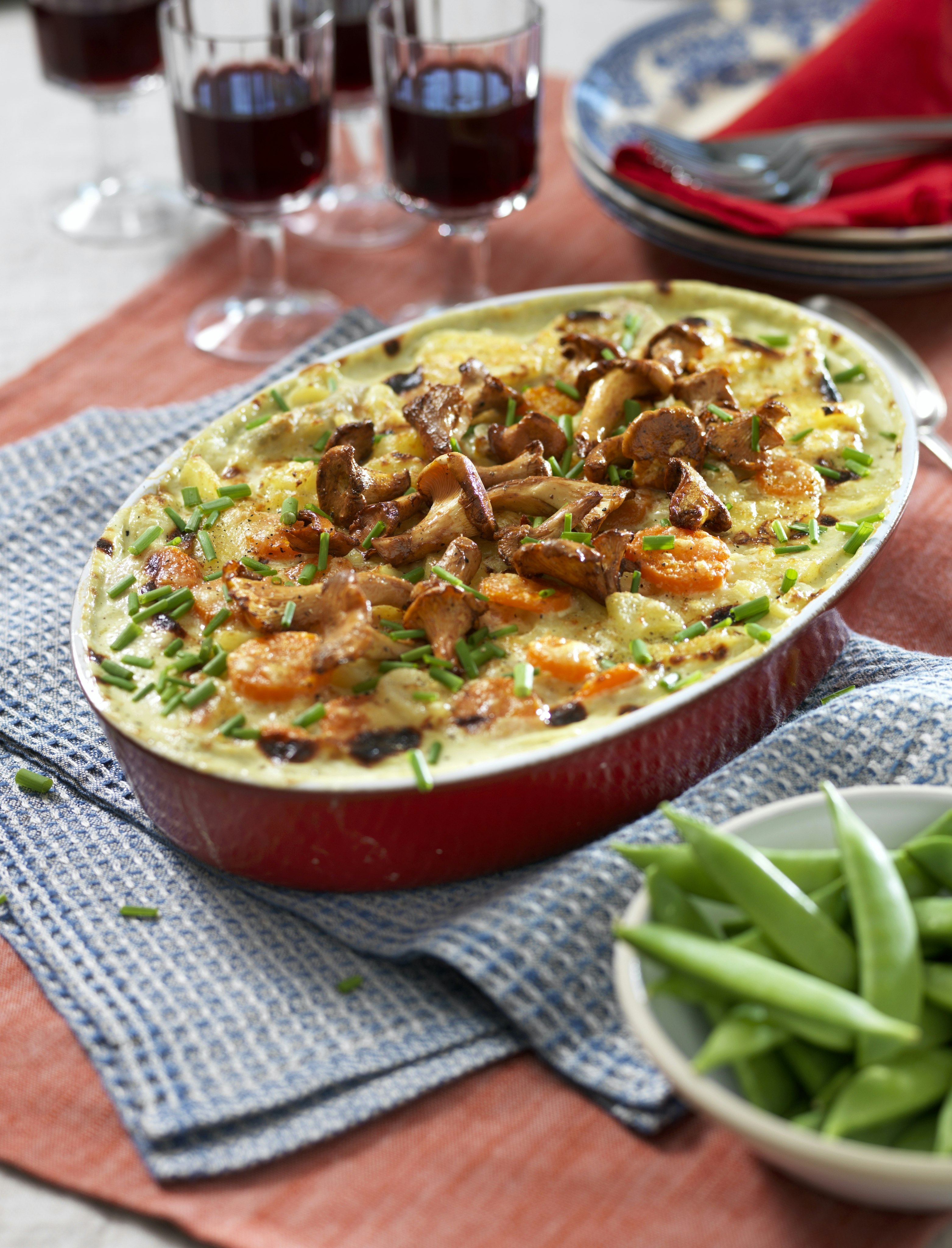 Rotfruktsgratäng med kantarelltopping