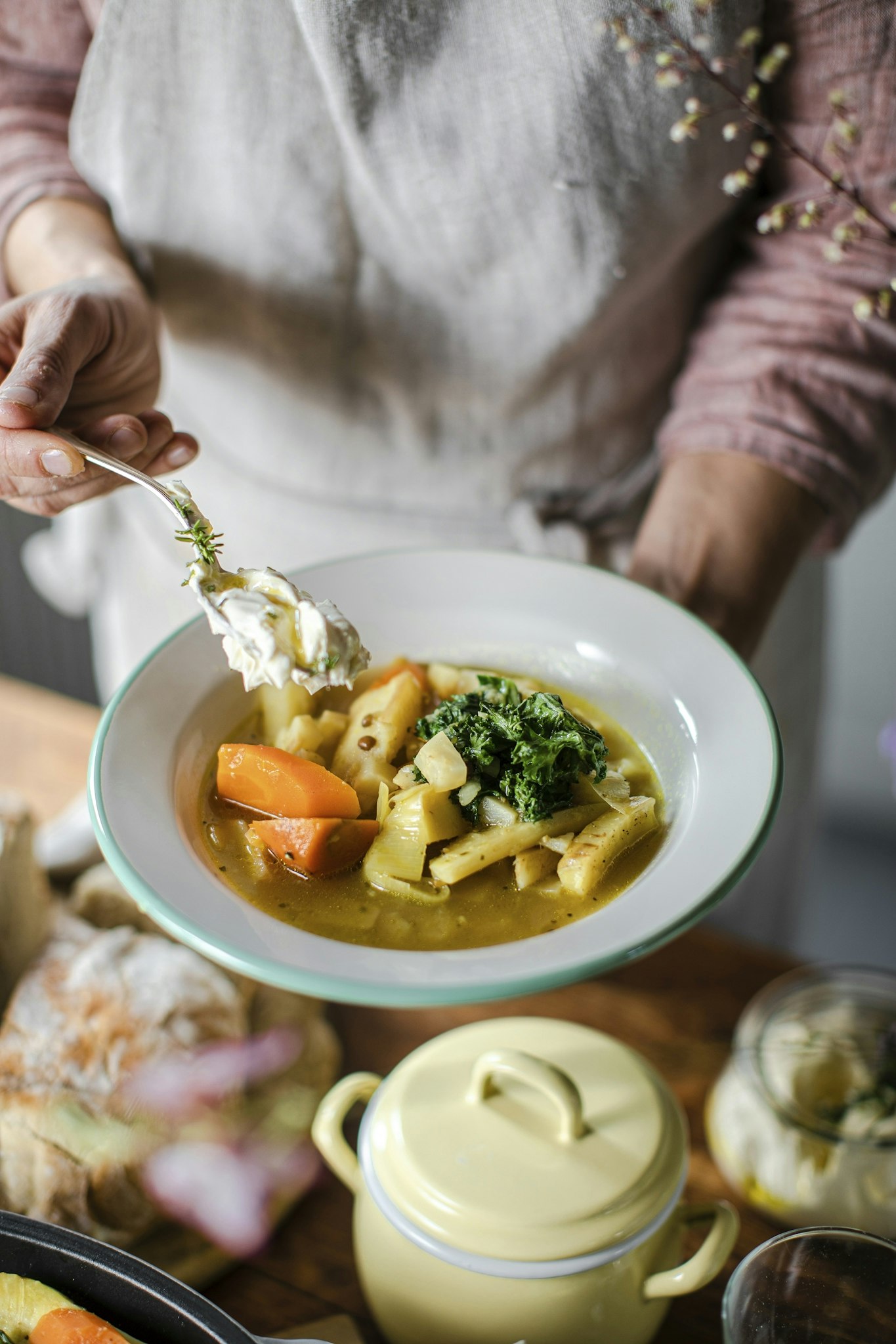 Rotfruktsgryta med grönkål och linser