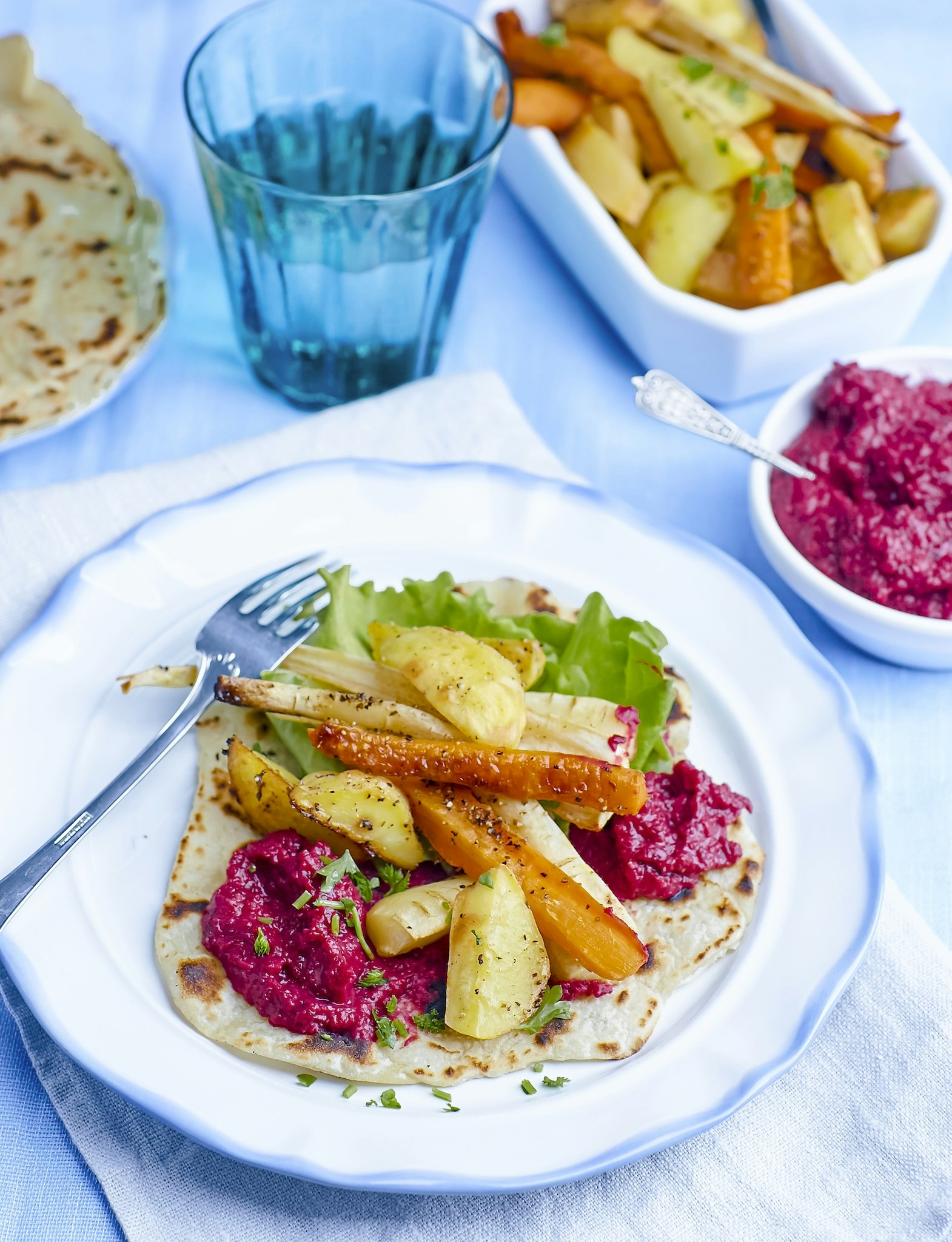 Rotfruktswraps med rödbetshummus