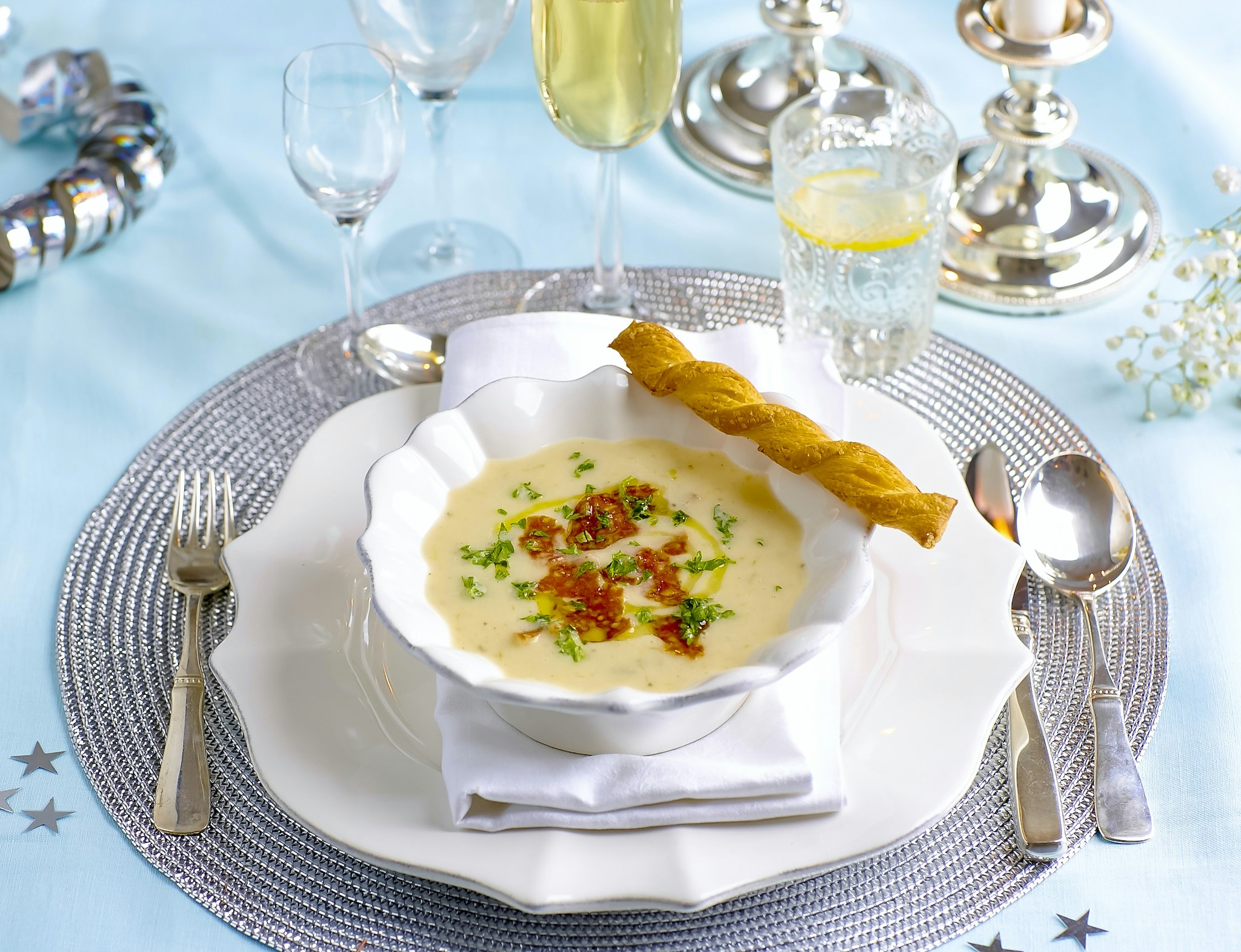 Rotsellerisoppa med oststänger