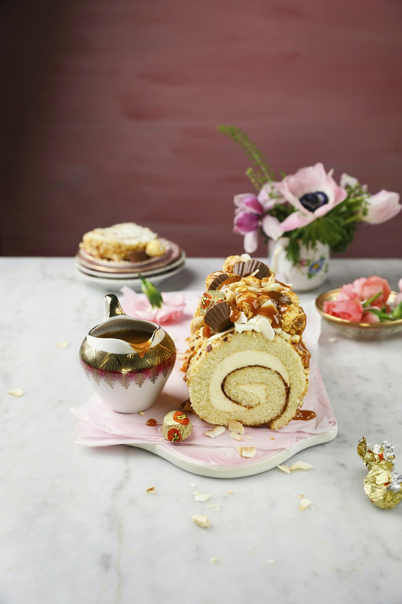 Rulltårta med vit chokladfyllning & extra allt