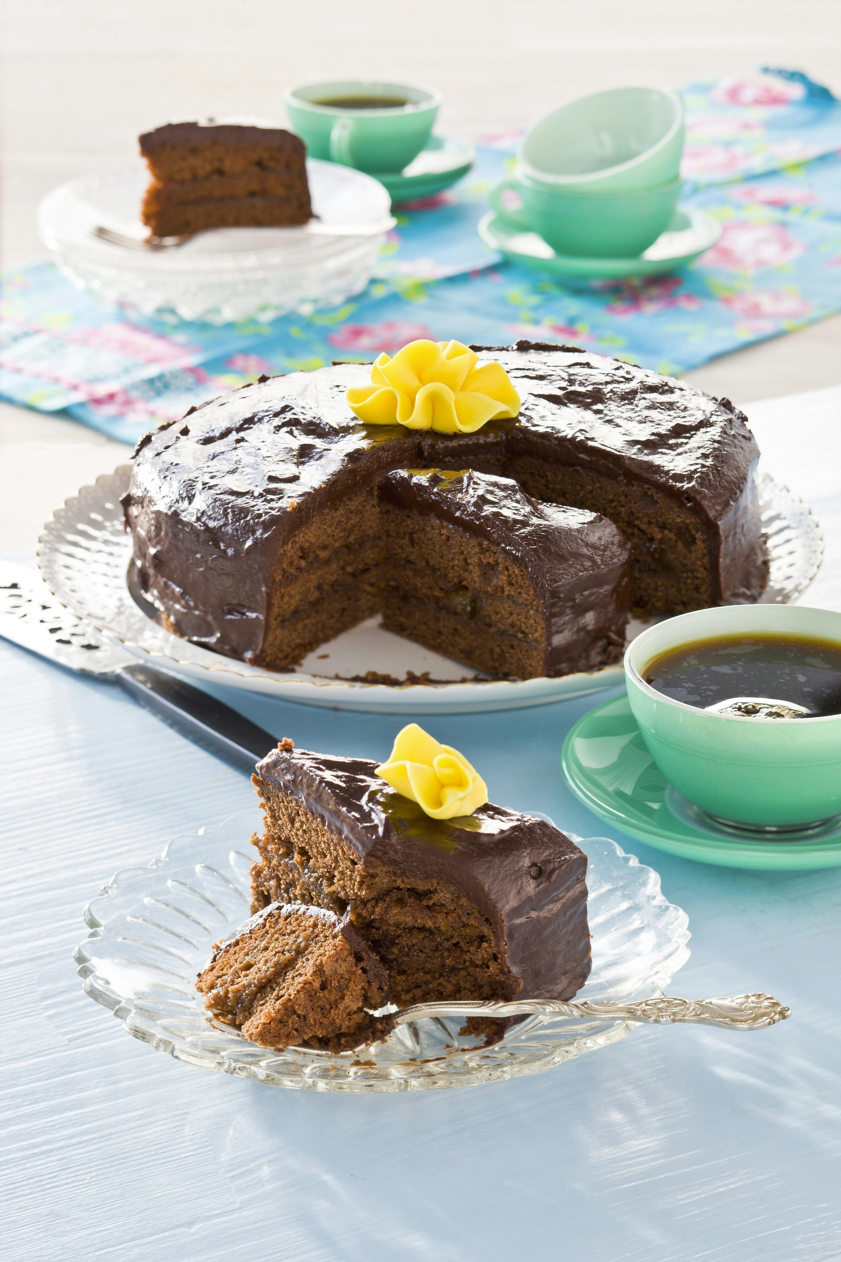 Sachertårta med mörk choklad och aprikosmarmelad