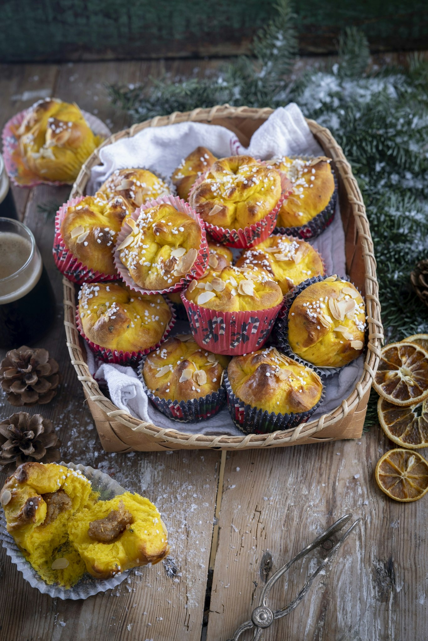 Saffransbullar med fikonmandelmassa