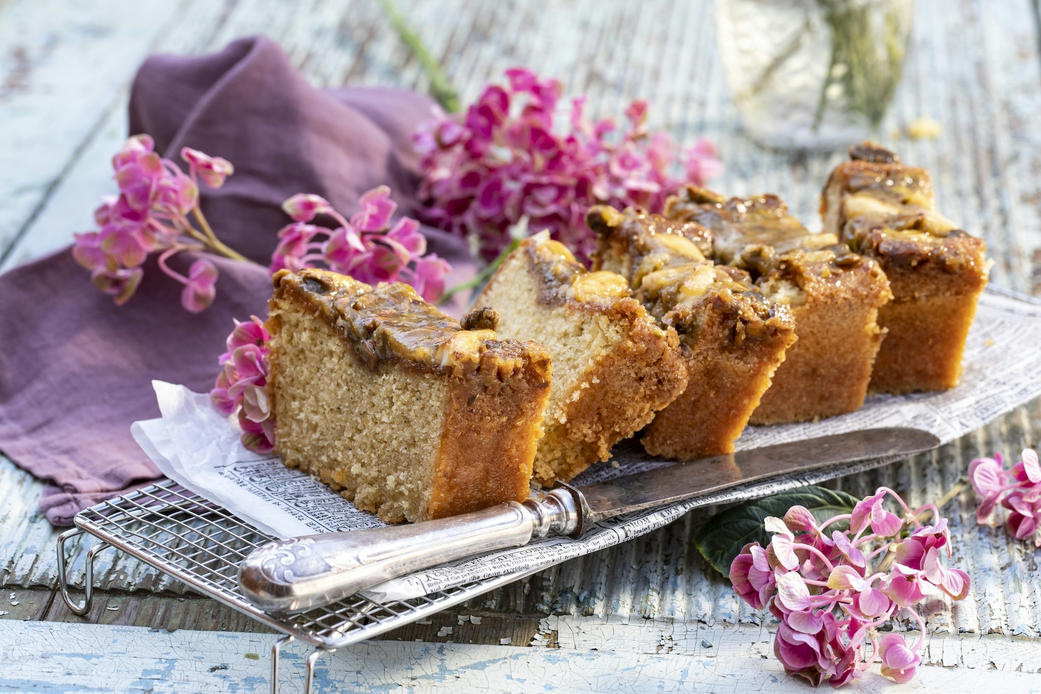 Saftig kardemummakaka med pistaschtosca