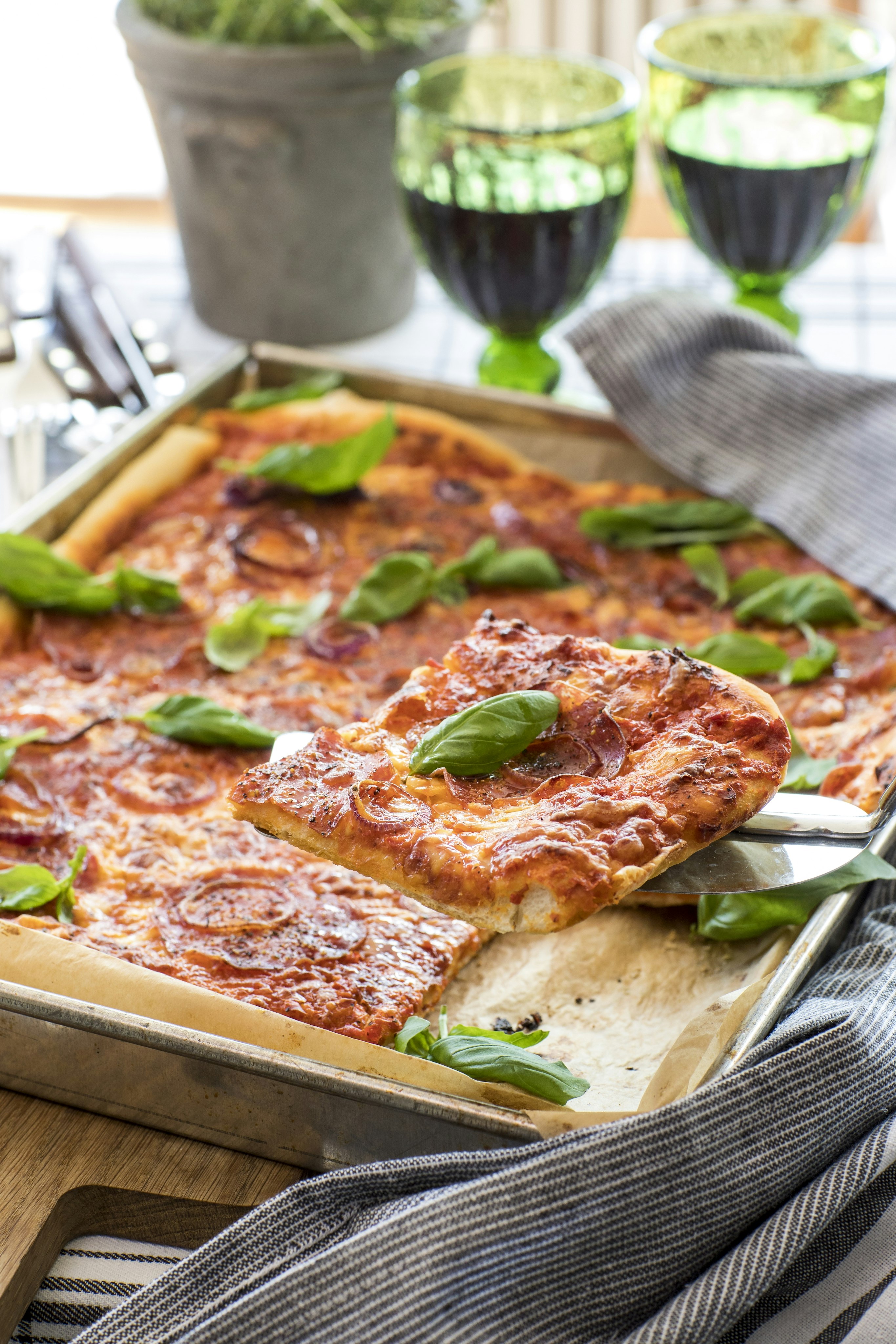 Salamipizza med ajvar