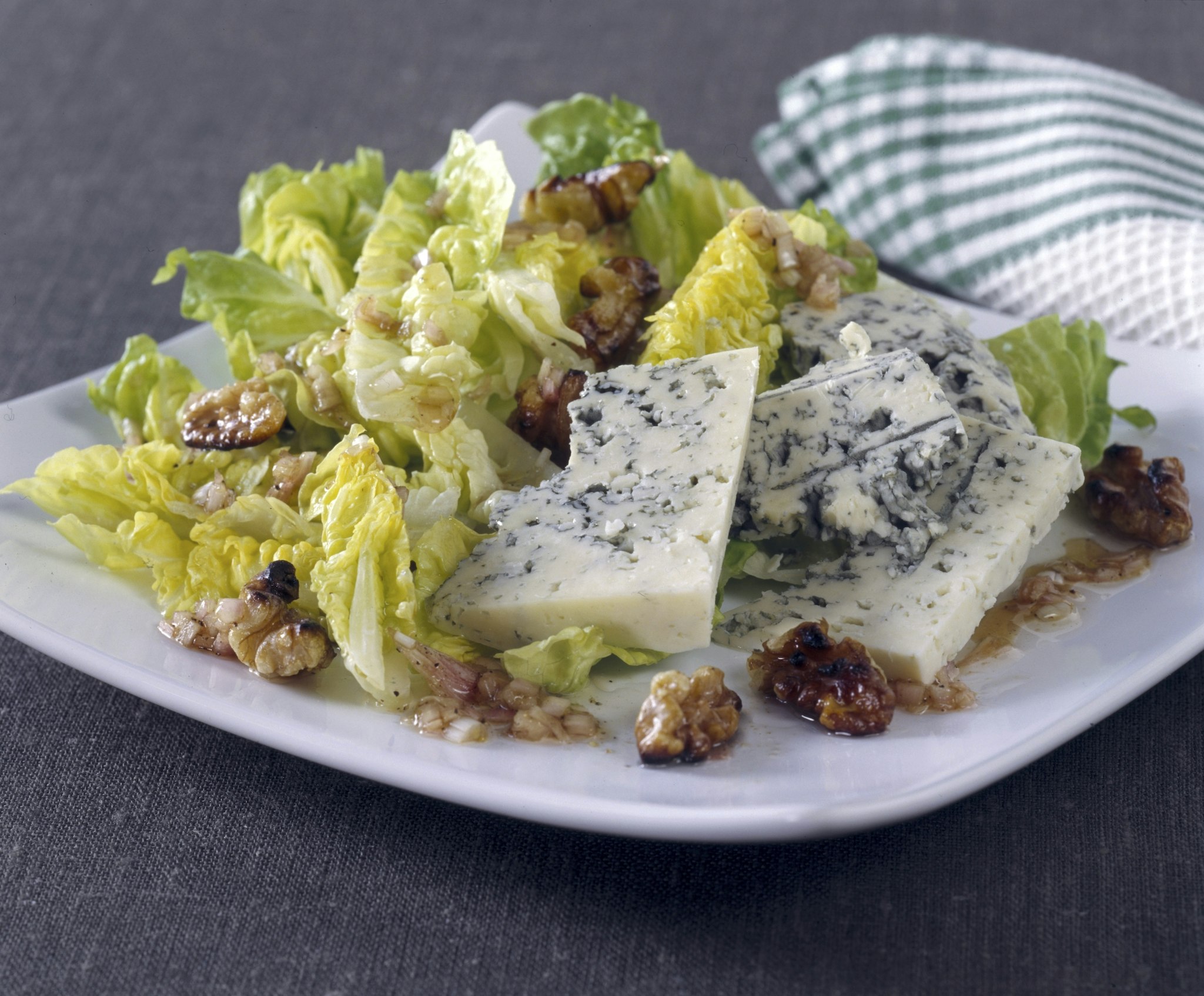 Sallad med grönmögelost och valnötter