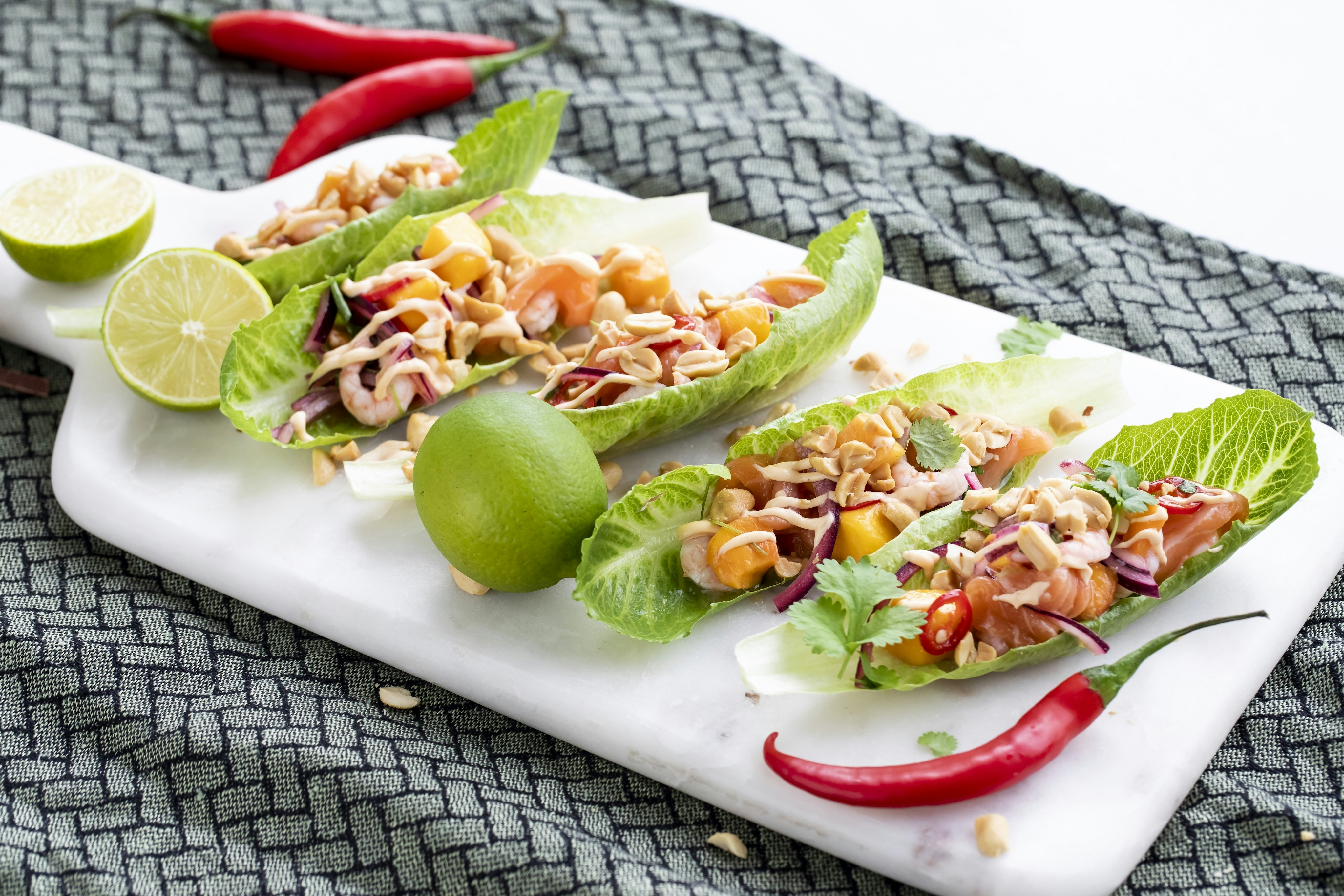 Salladstacos med lax och räkor