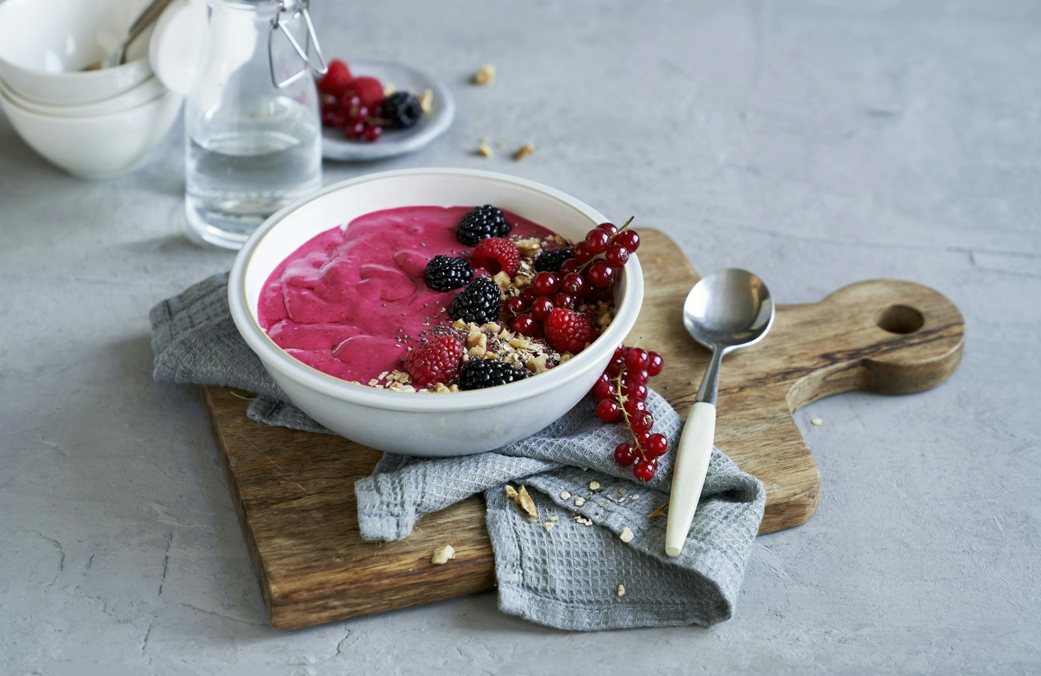 Smoothiebowl med yoghurt och hallon