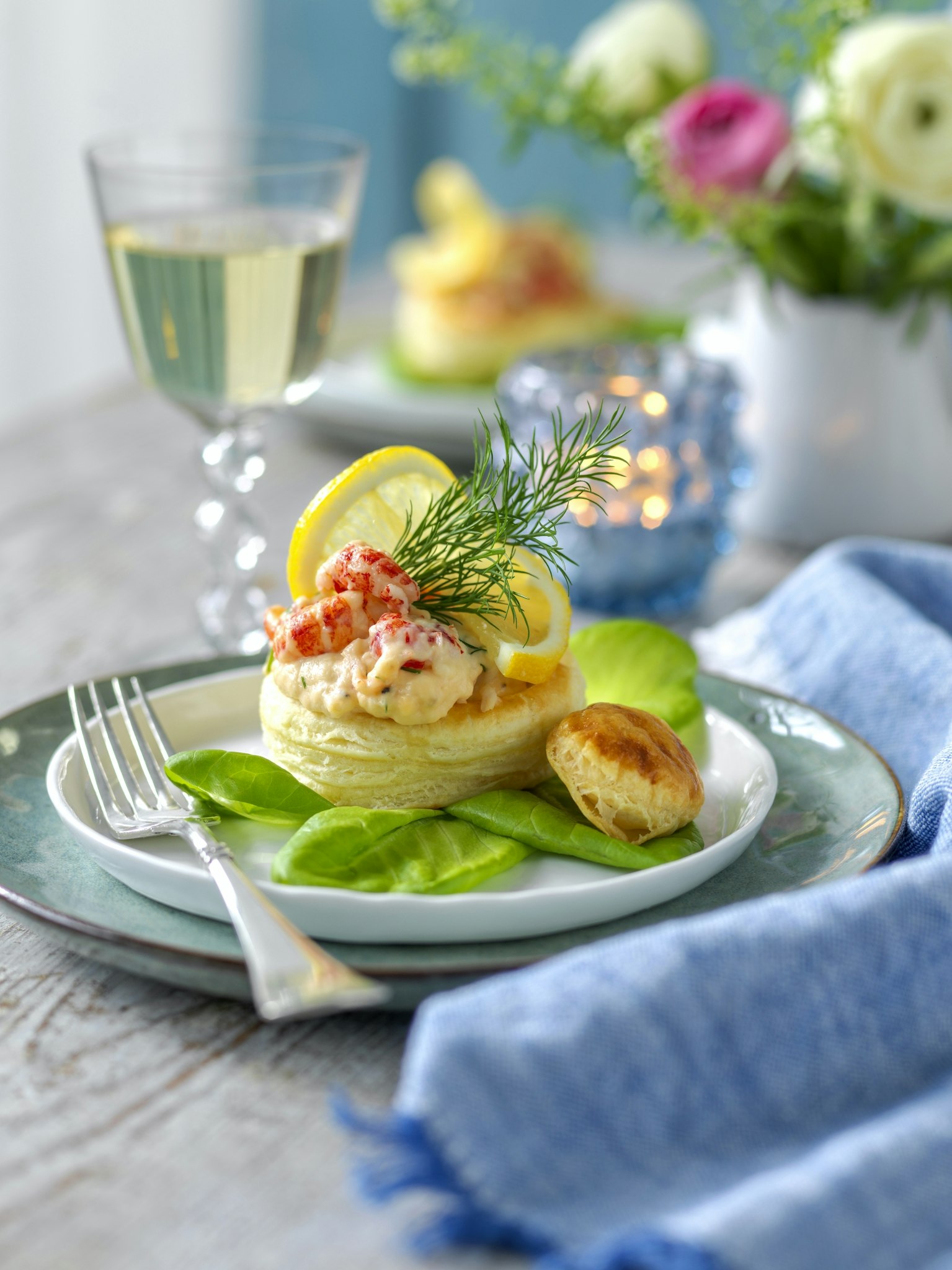 Smördegsbakelser med kräftfyllning