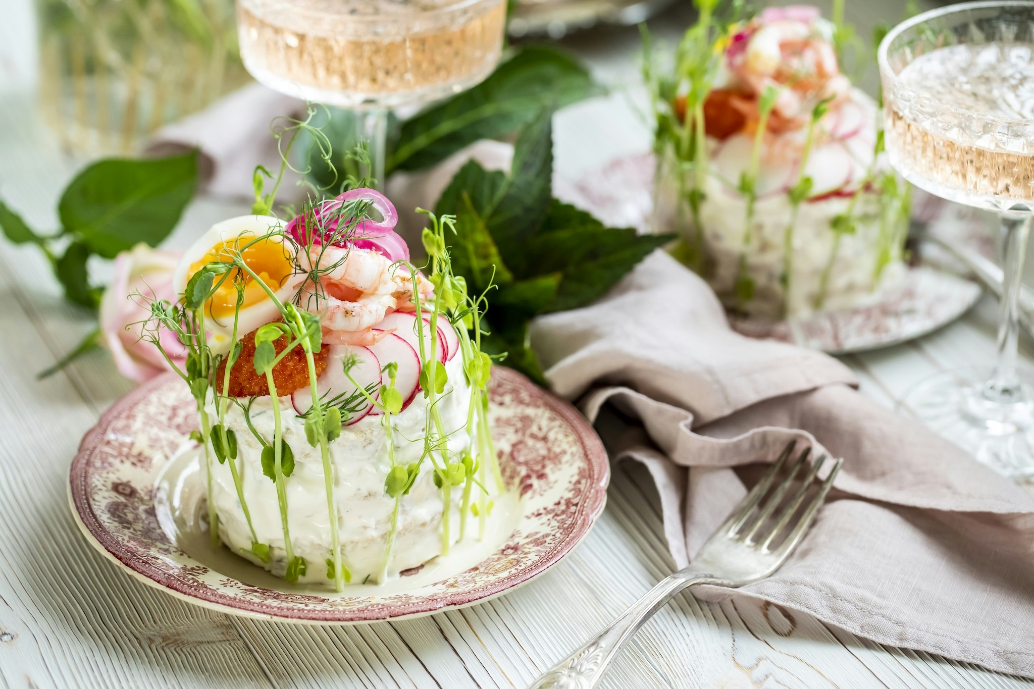 Smörgåsbakelse med räkor och ägg