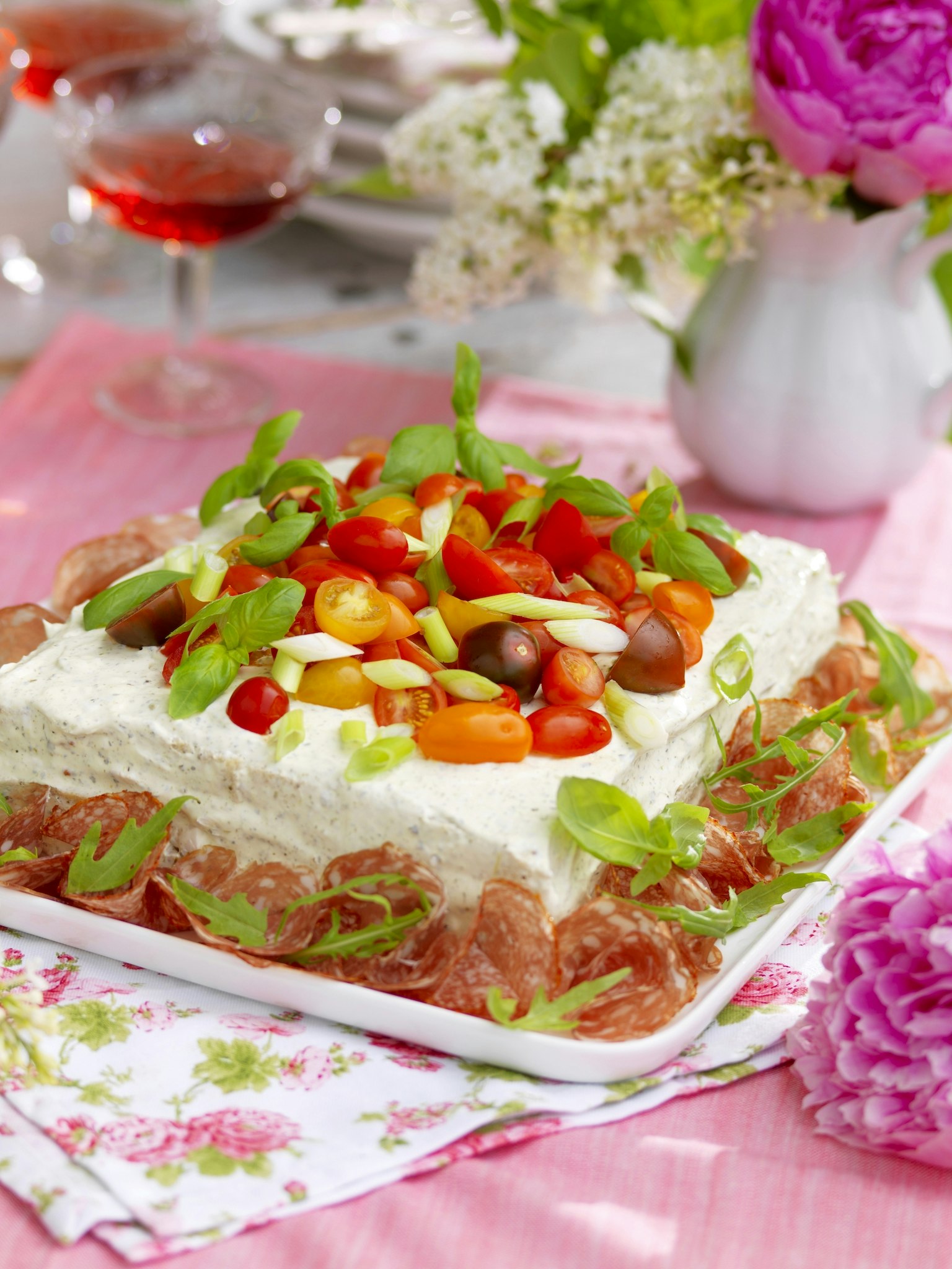 Smörgåstårta med kyckling- och baconröra