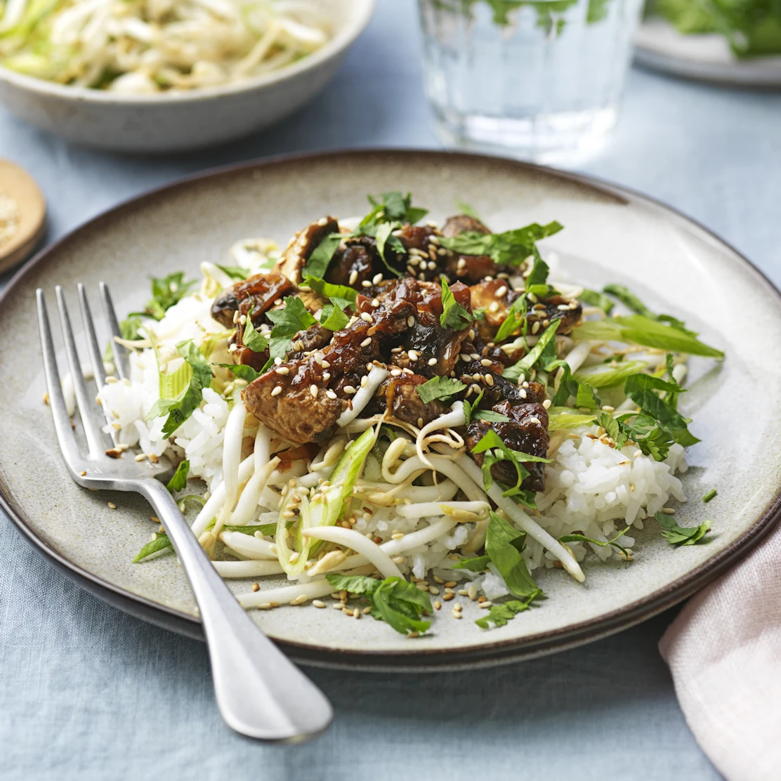 Sojamarinerad svamp med ris och böngroddar