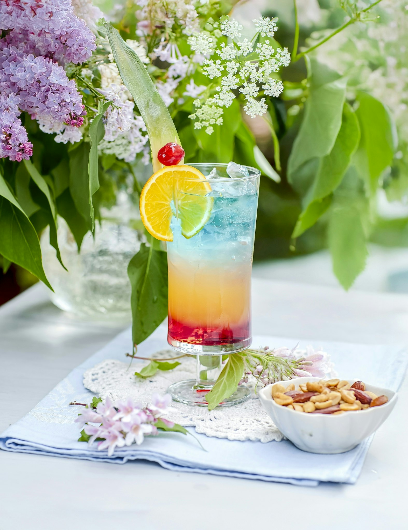 Sommardrink i regnbågens färger