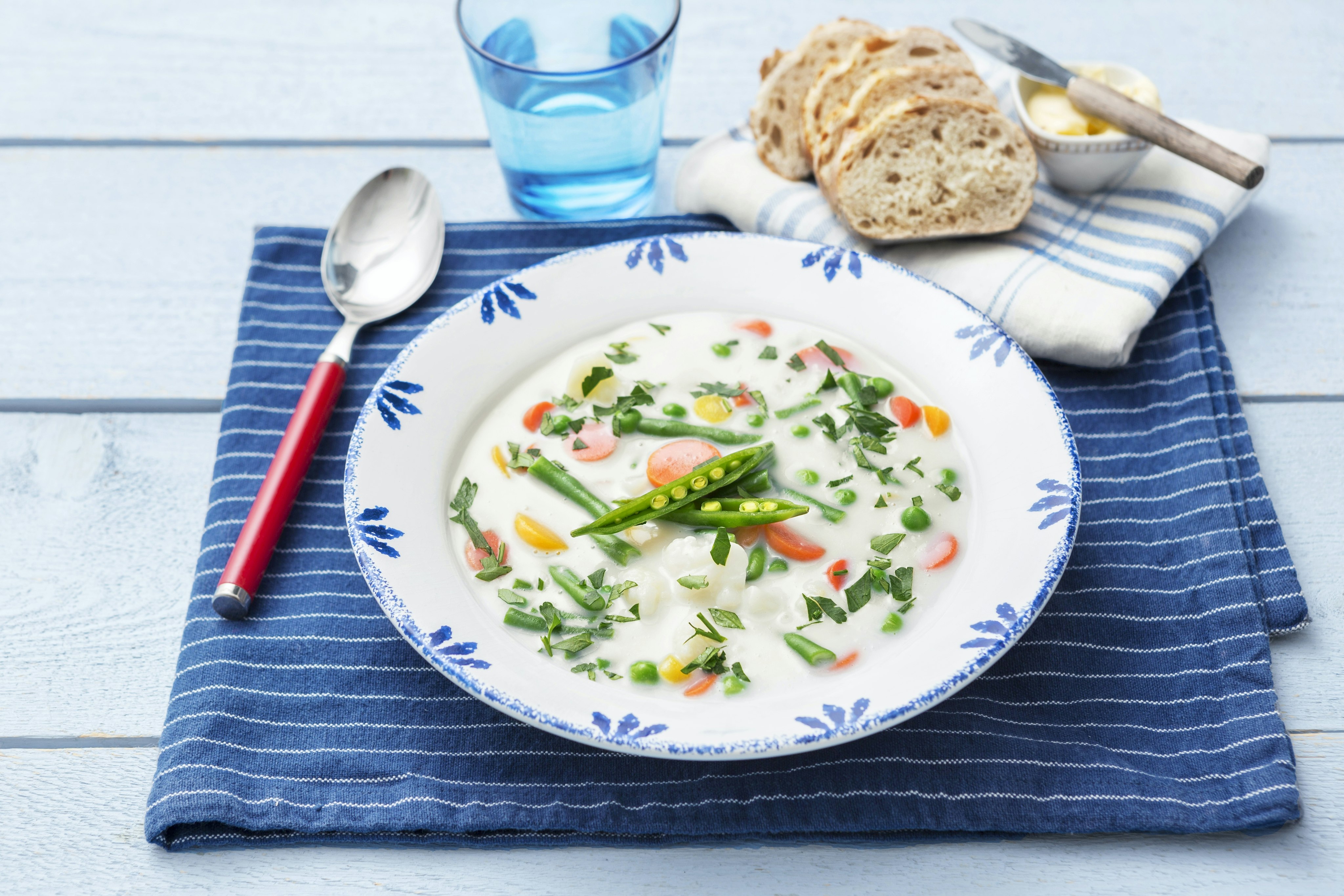 Snabb soppa med frysta sommargrönsaker