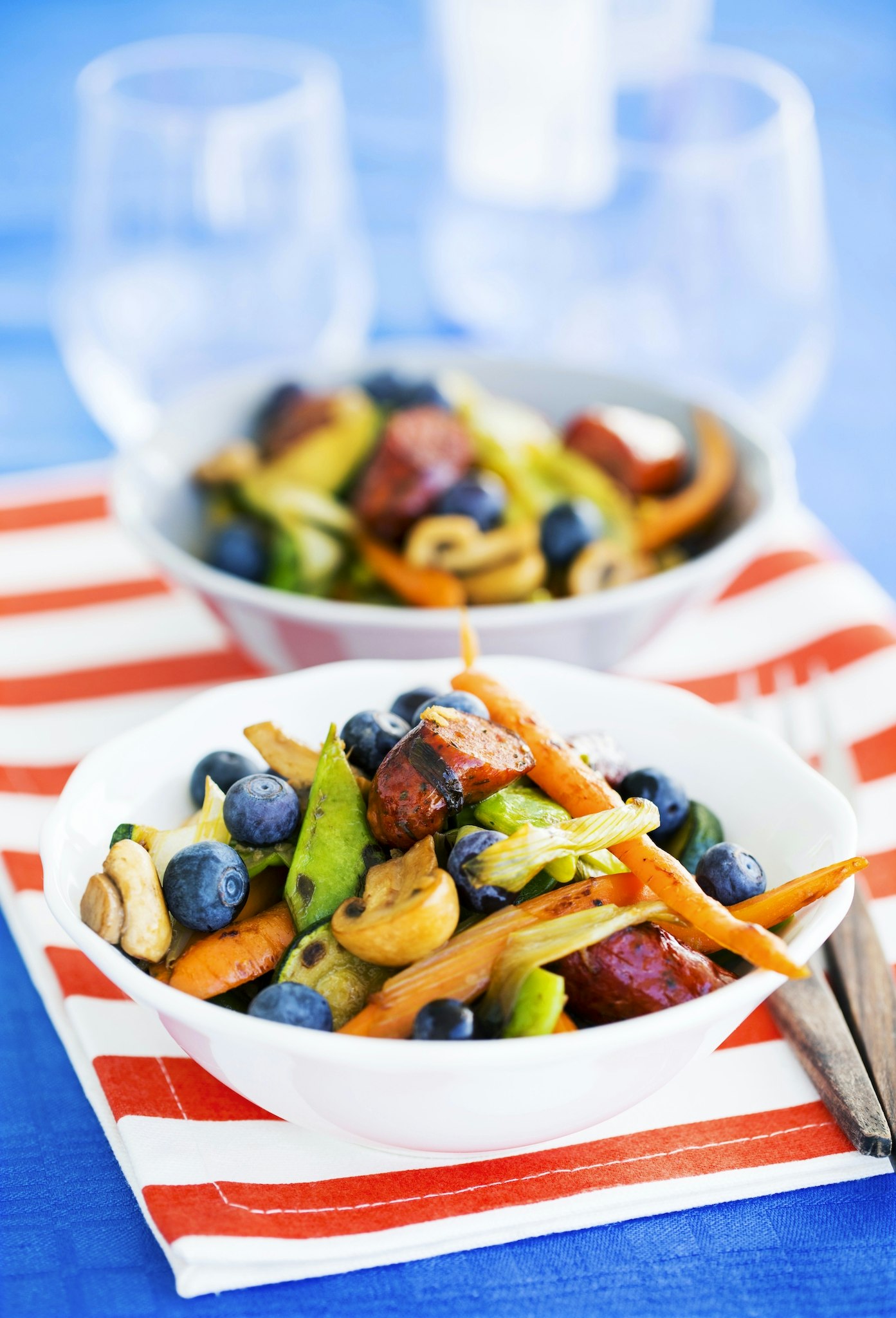 Sommarwok med squash, champinjoner och lammkorv