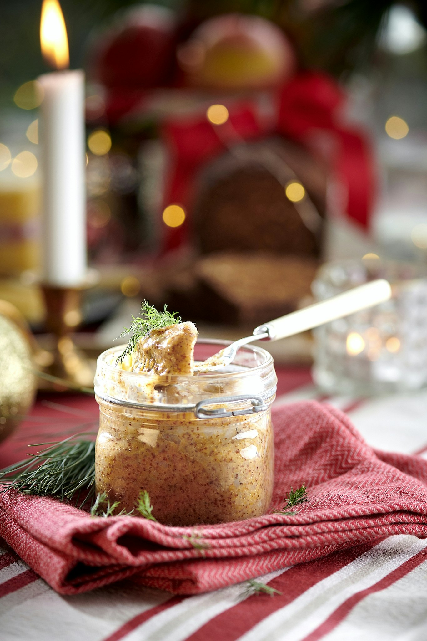 Sötstark senapssill med rökig whisky