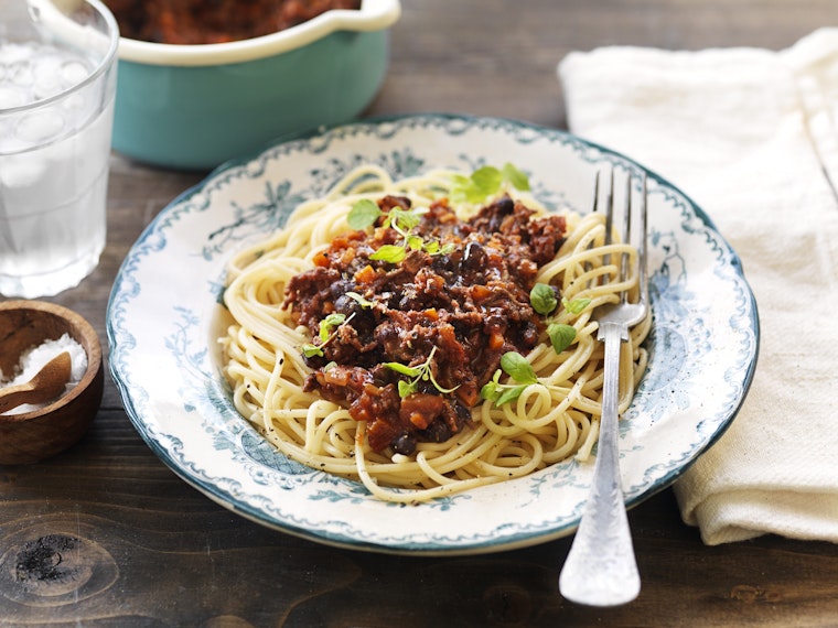 Spagetti och köttfärssås med svarta bönor