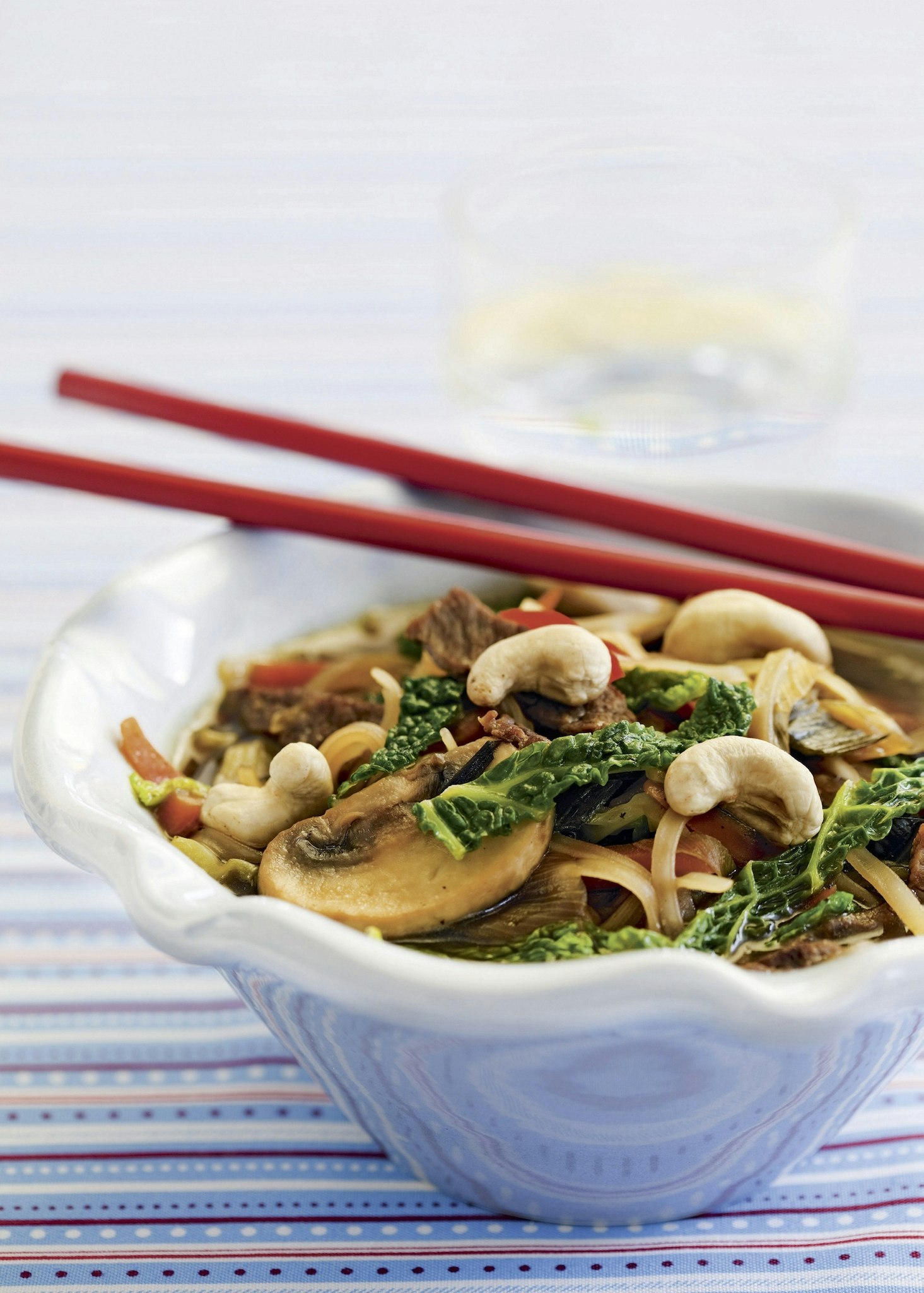 Sukiyaki nudelsoppa med strimlad lövbiff