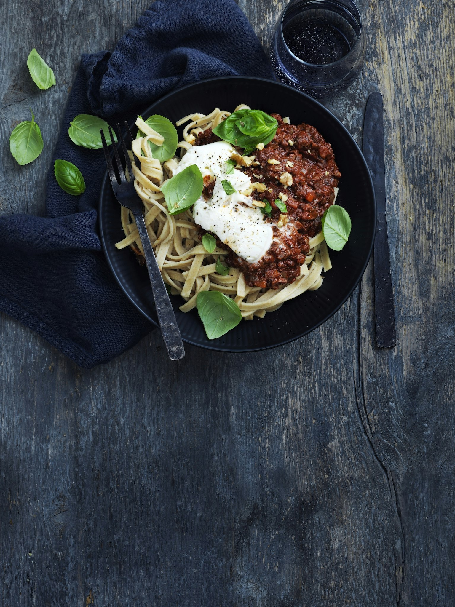 Svampbolognese med valnötter och mozzarella