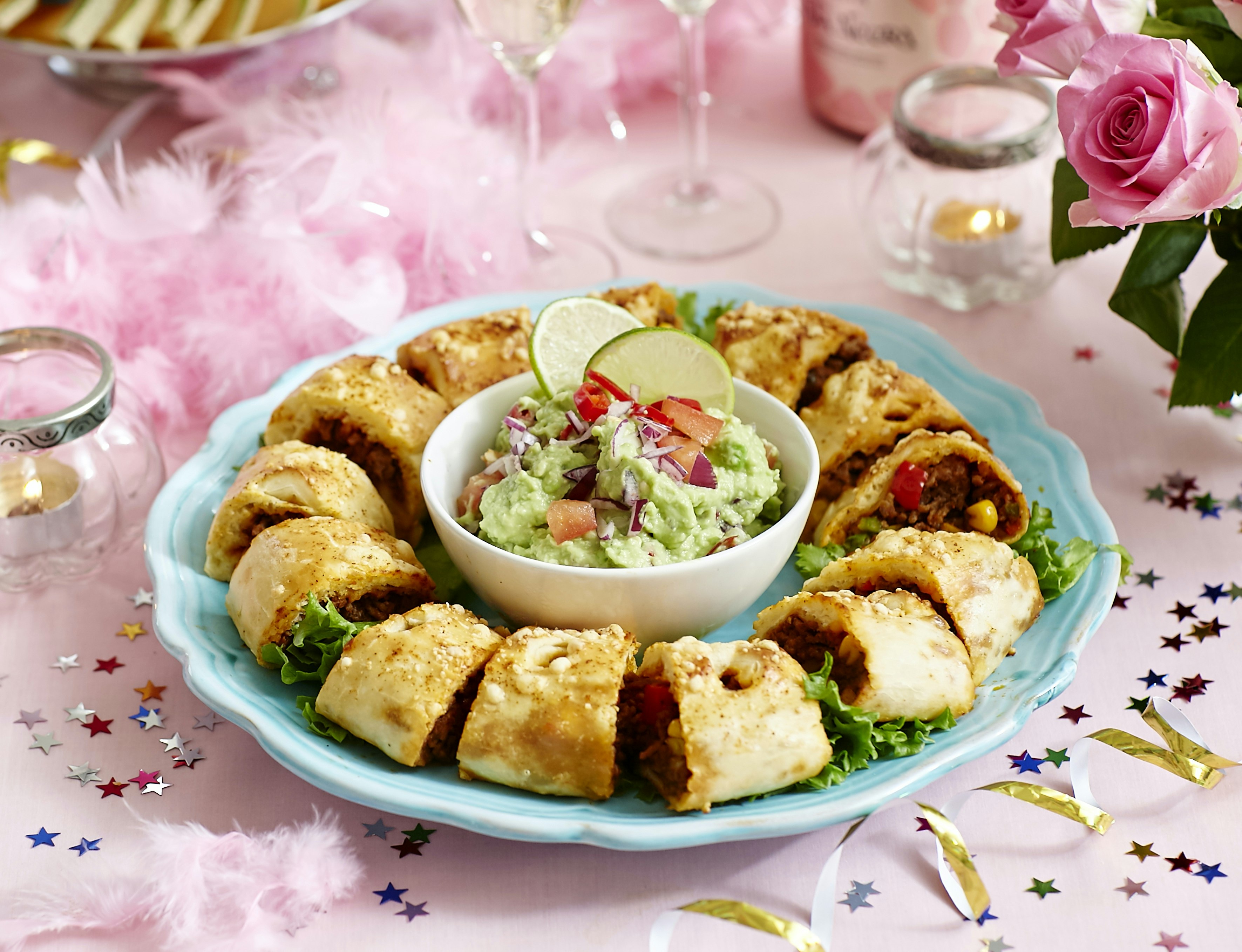 Tacoring med köttfärs och guacamole