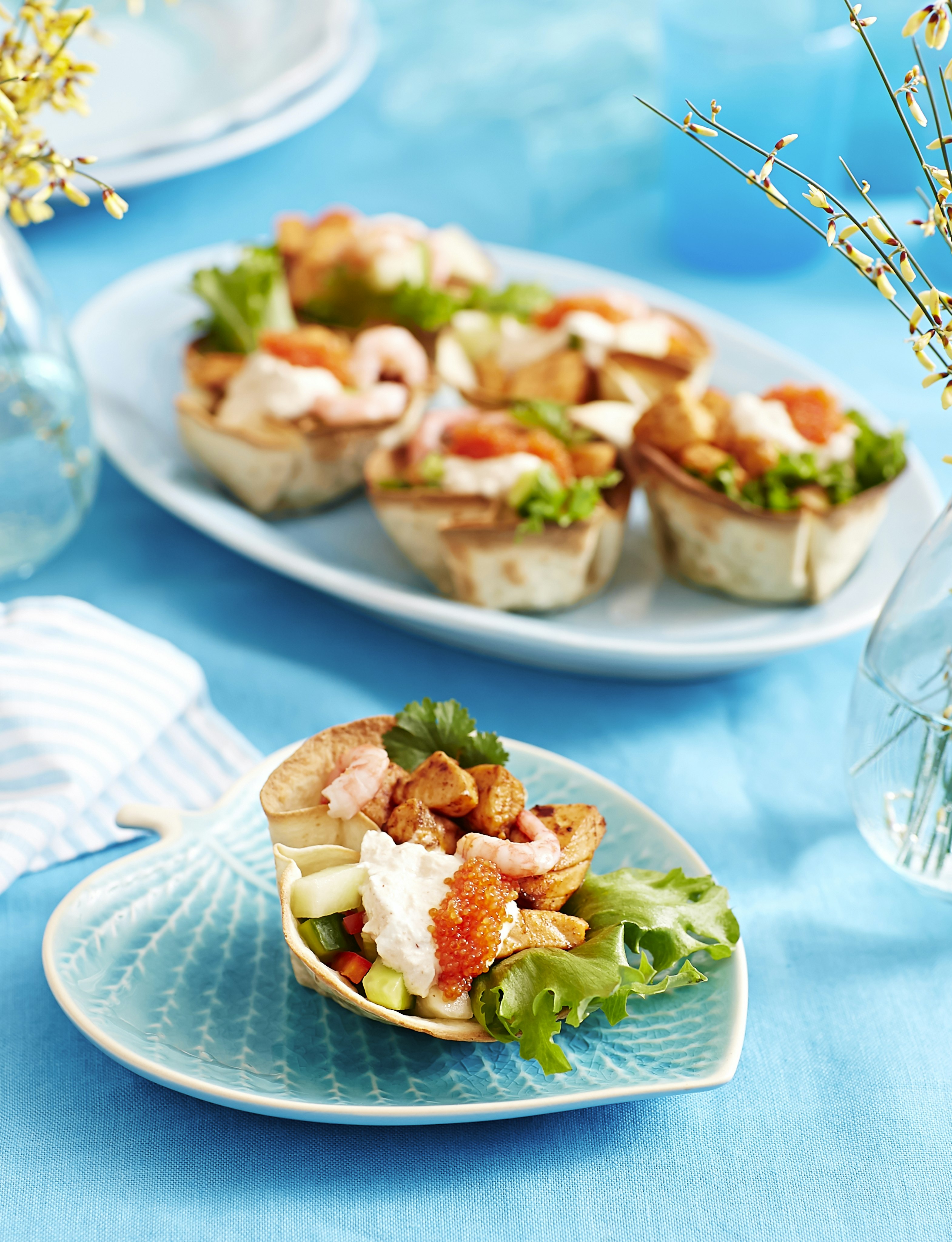 Tacoskålar med lax, räksalsa och chipotlesås