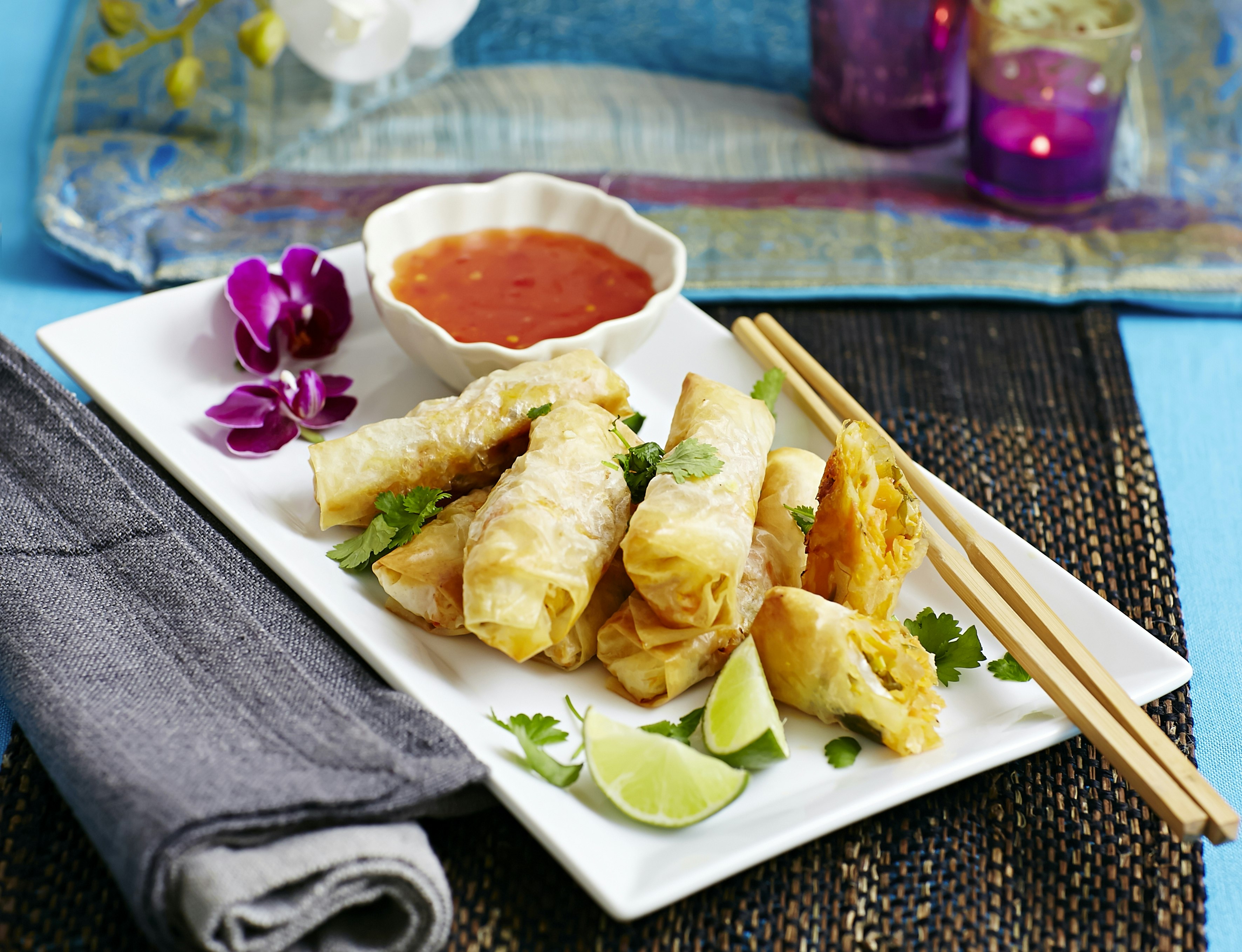 Thailändska vårrullar med sweet chili-dipp