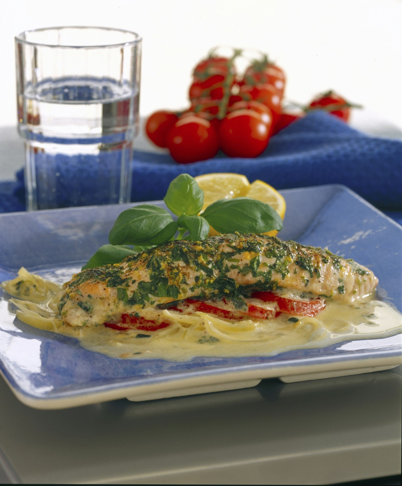 Timjan- och basilikalax med krämig sås