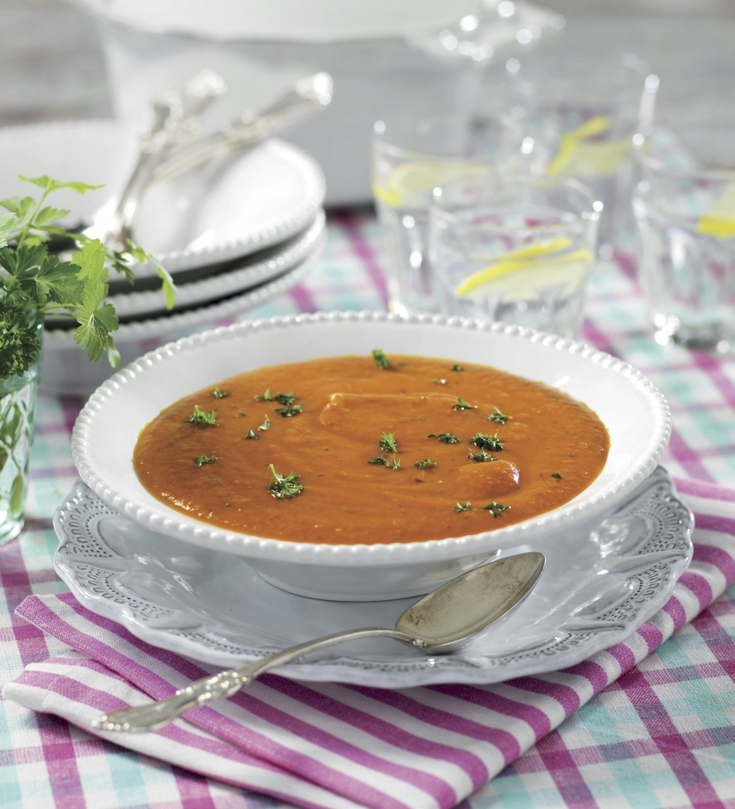 Tomat- och sötpotatissoppa med örter