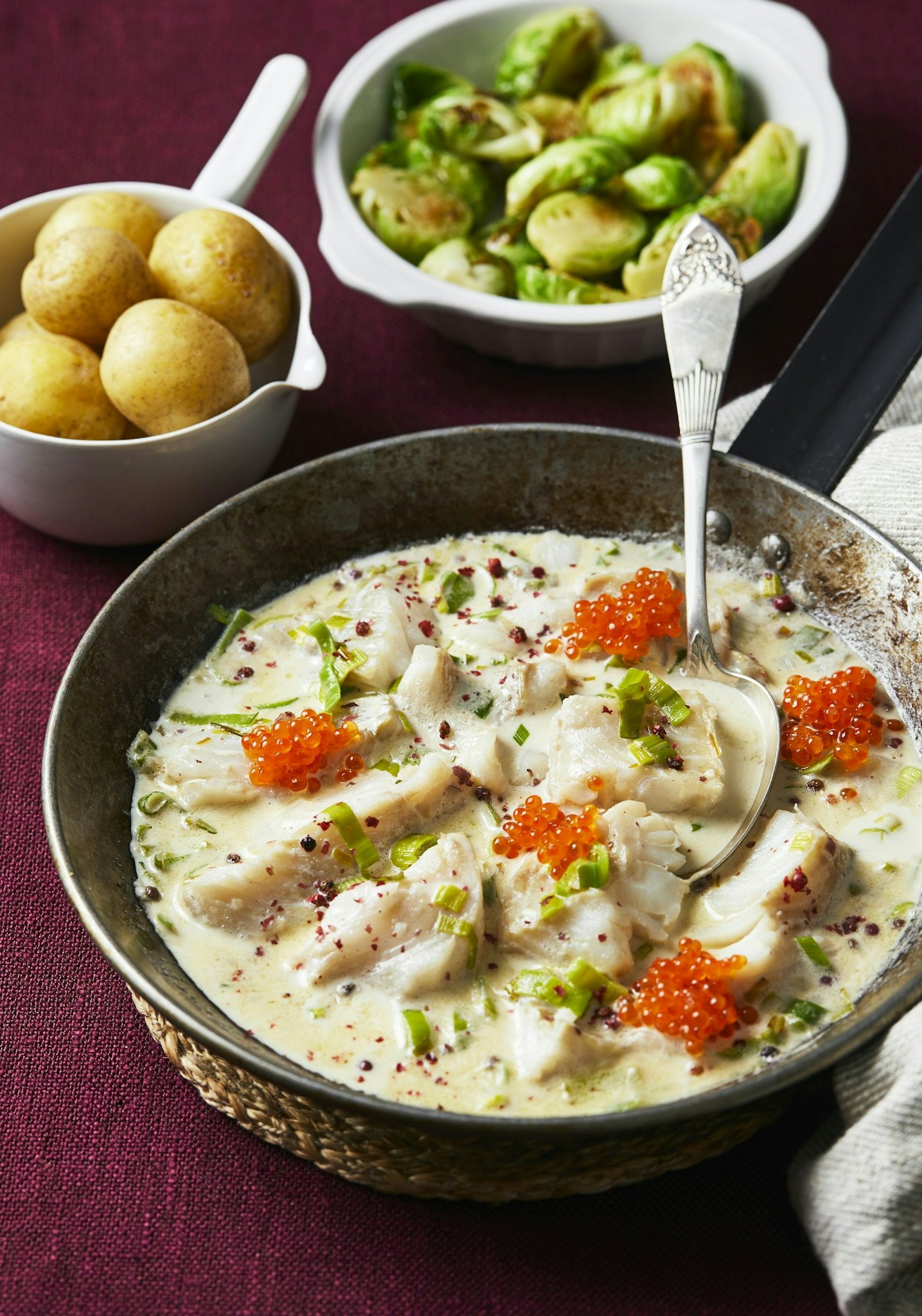 Torsk i gräddsås med purjo och rosépeppar